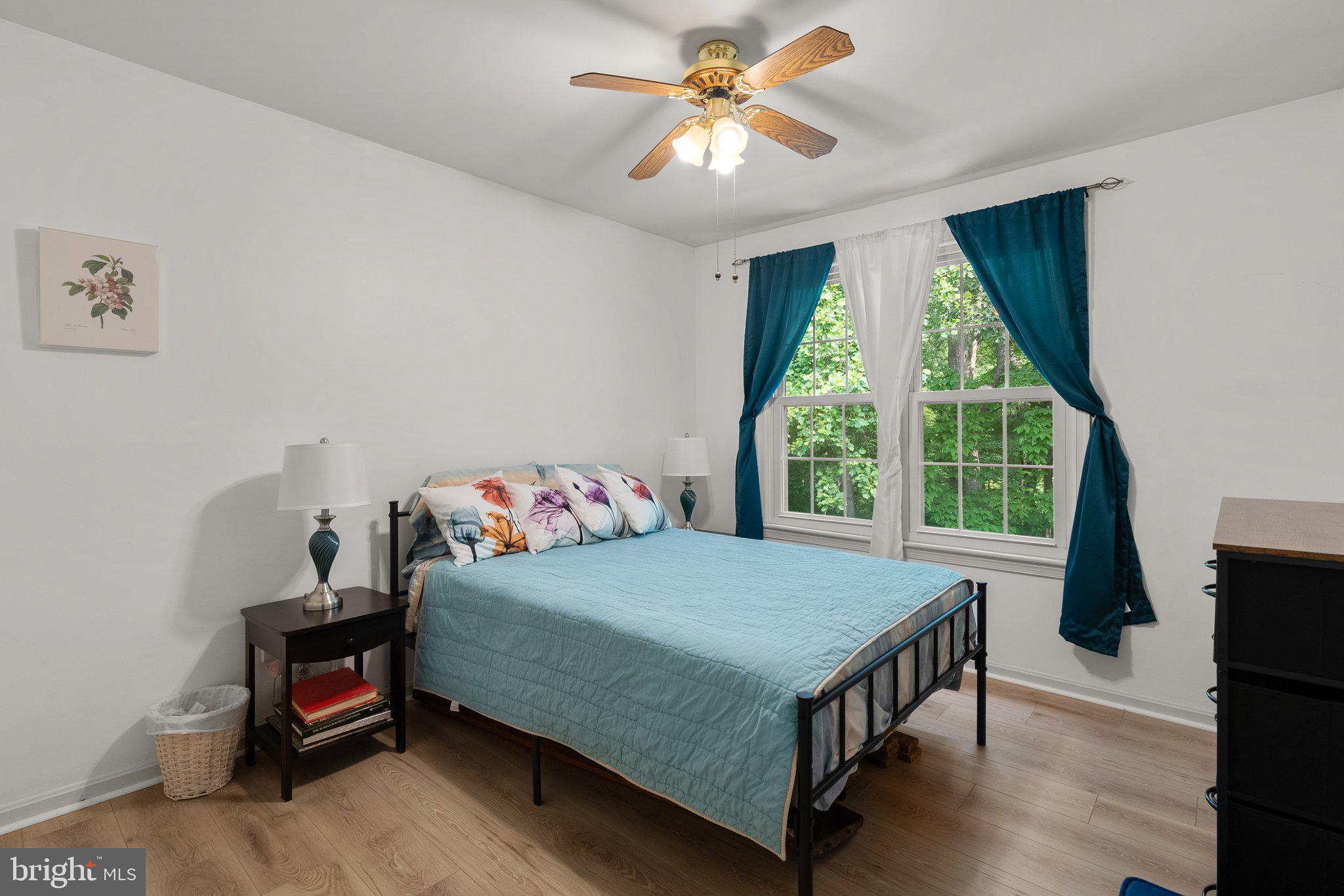 SHADOW OAK - Residential