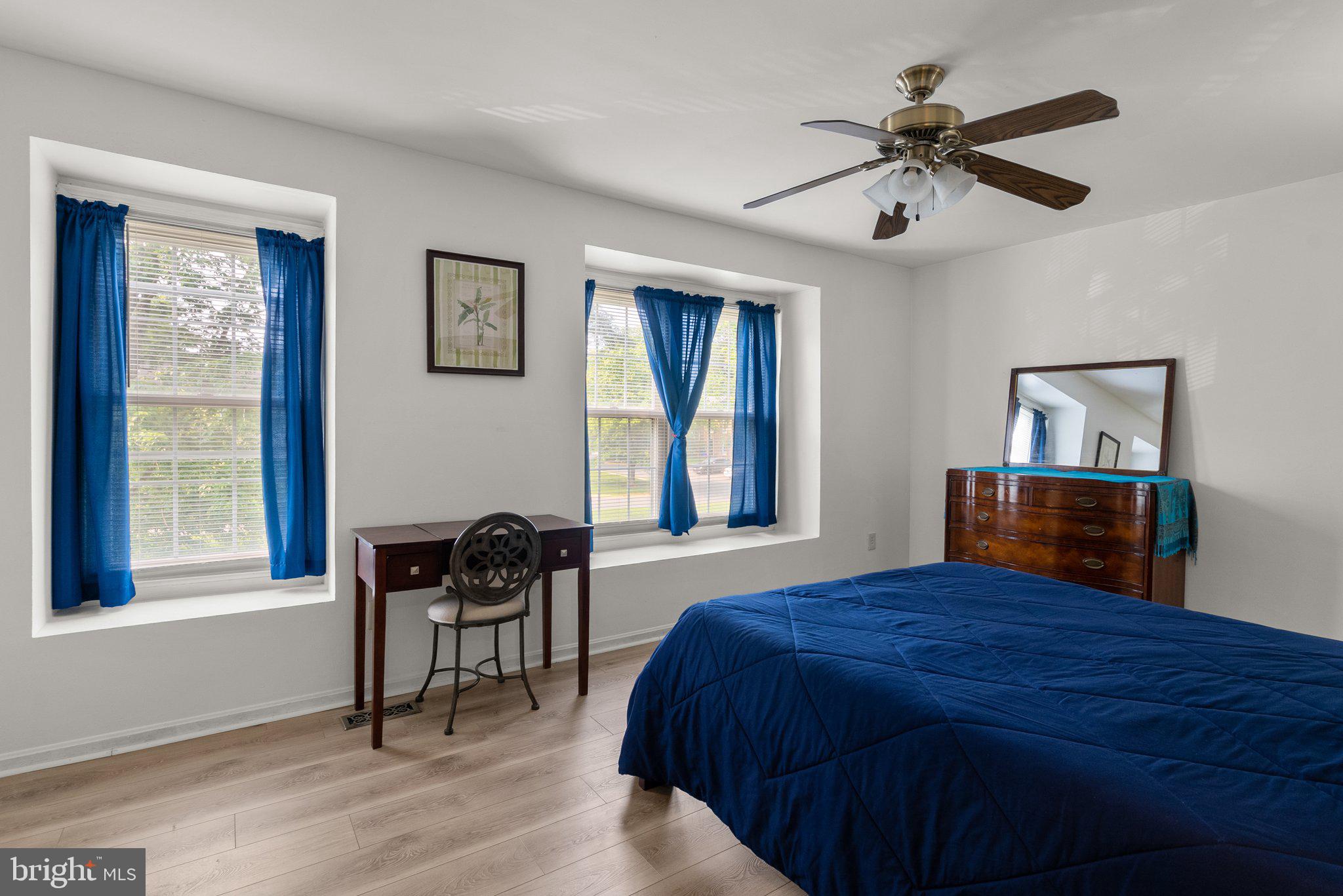 SHADOW OAK - Residential