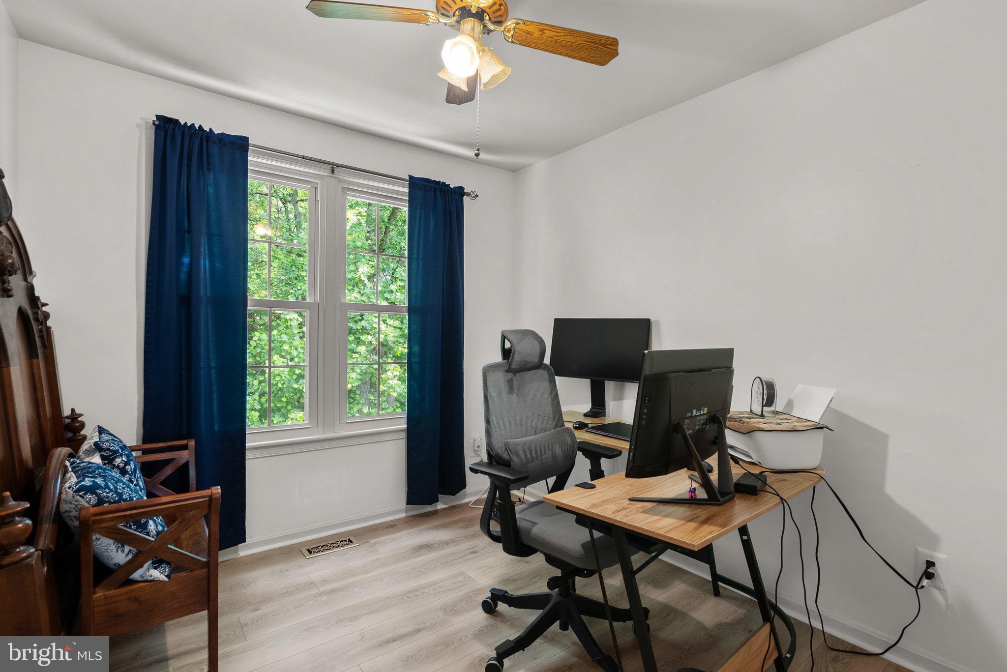 SHADOW OAK - Residential