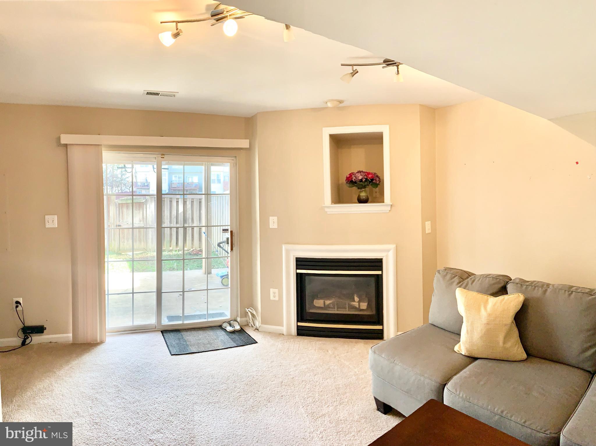 PRINCE WILLIAM COMMONS - Residential Lease