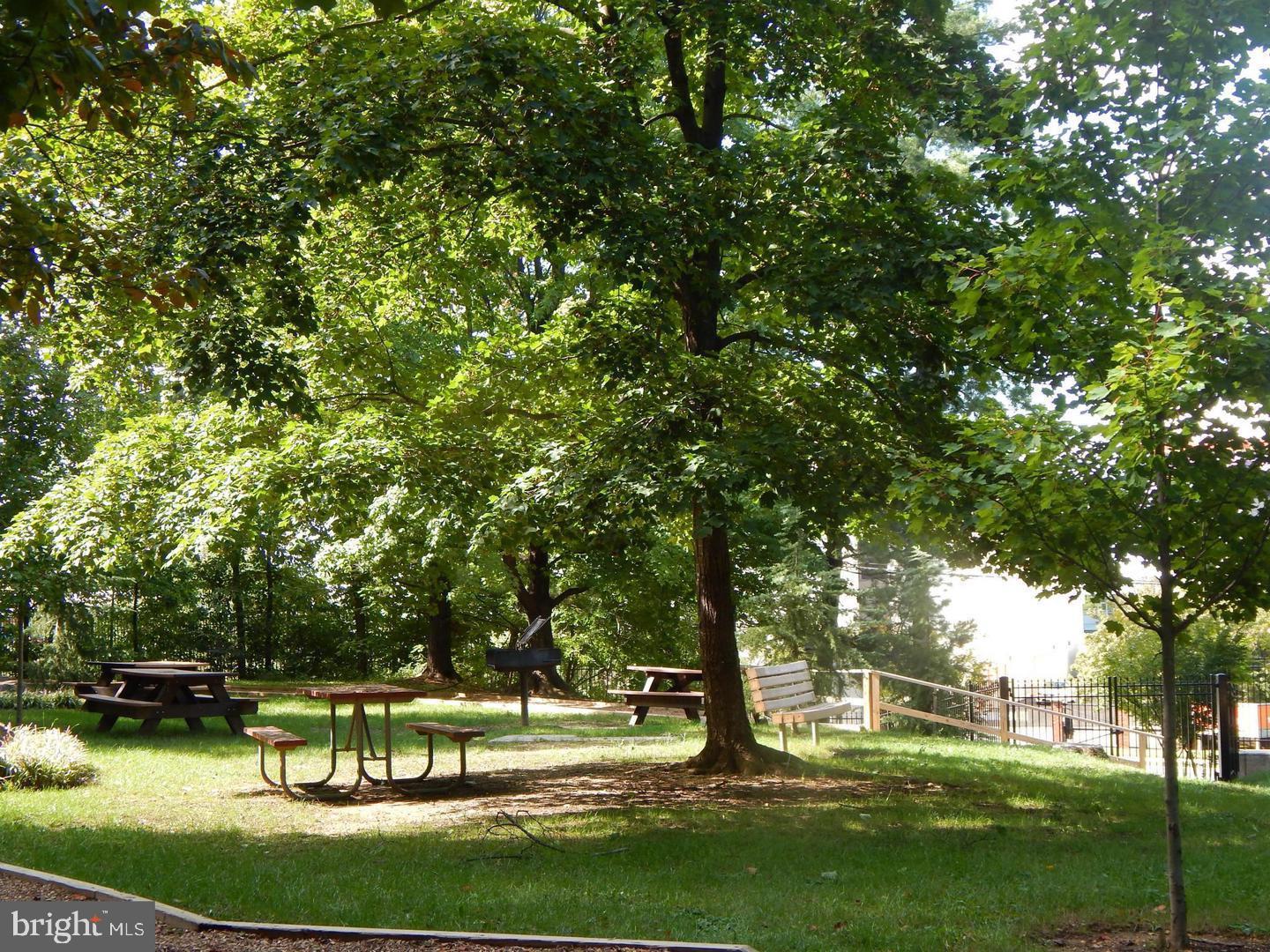 ROTONDA - Residential Lease