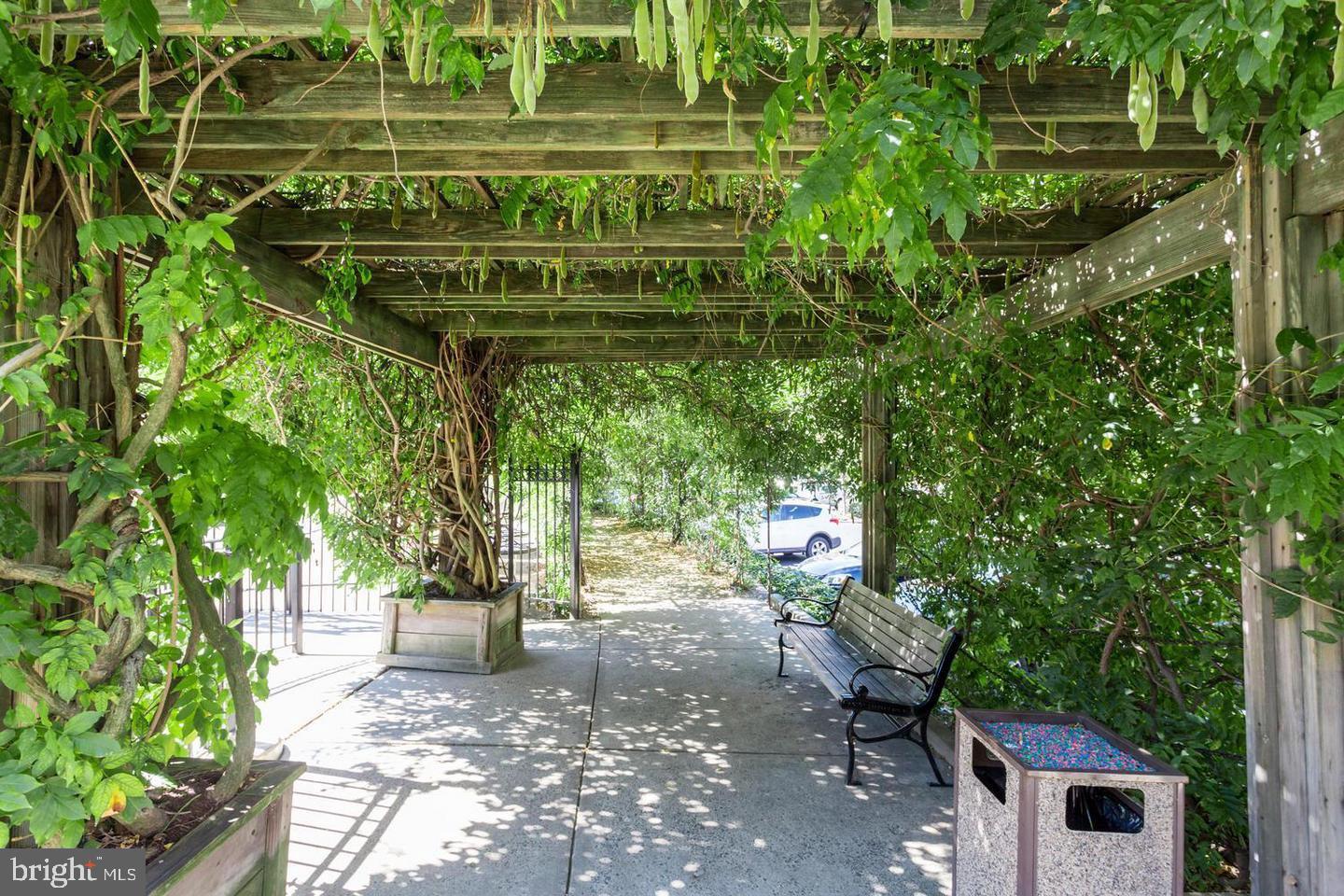 ROTONDA - Residential Lease