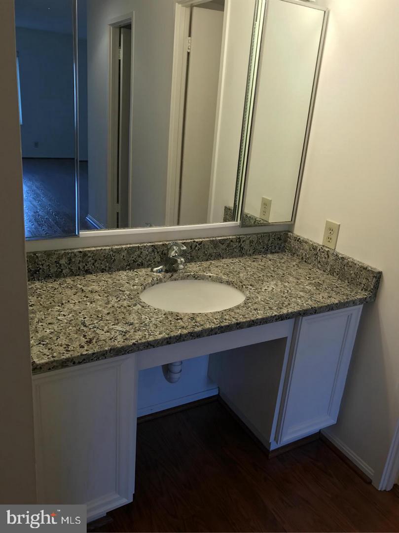 ROTONDA - Residential Lease