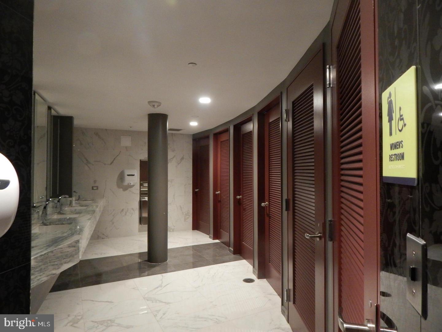 ROTONDA - Residential Lease