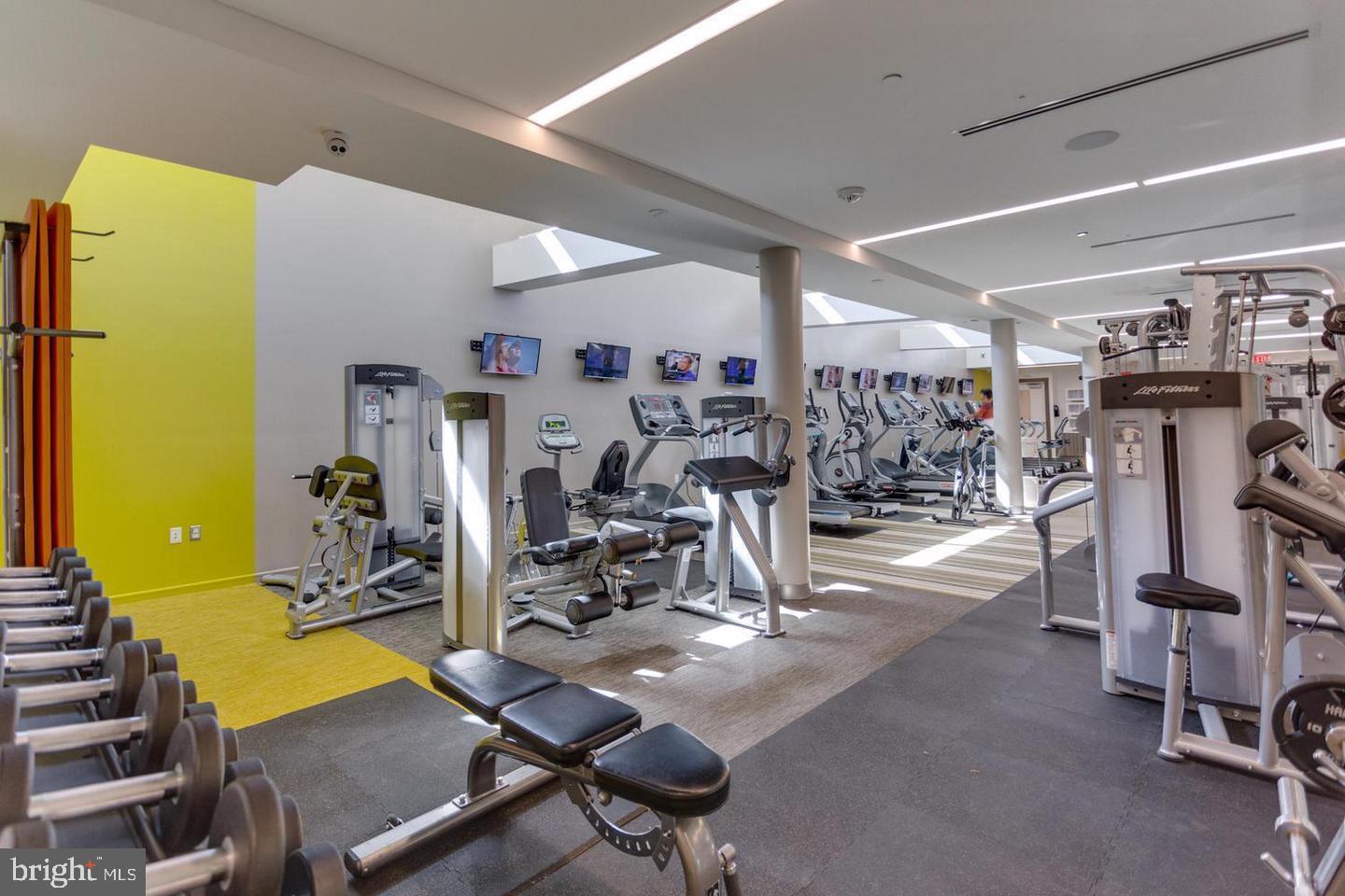 ROTONDA - Residential Lease