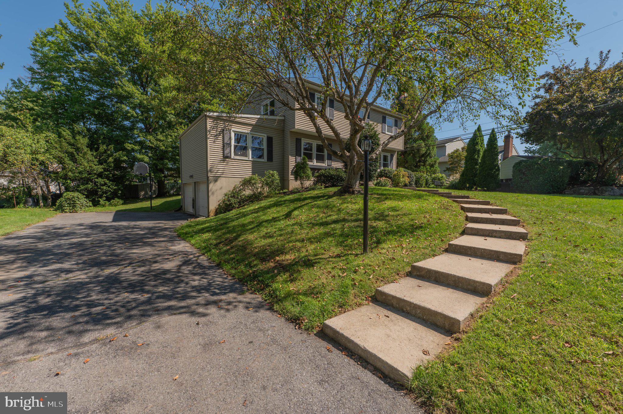 1063 MANOR DRIVE