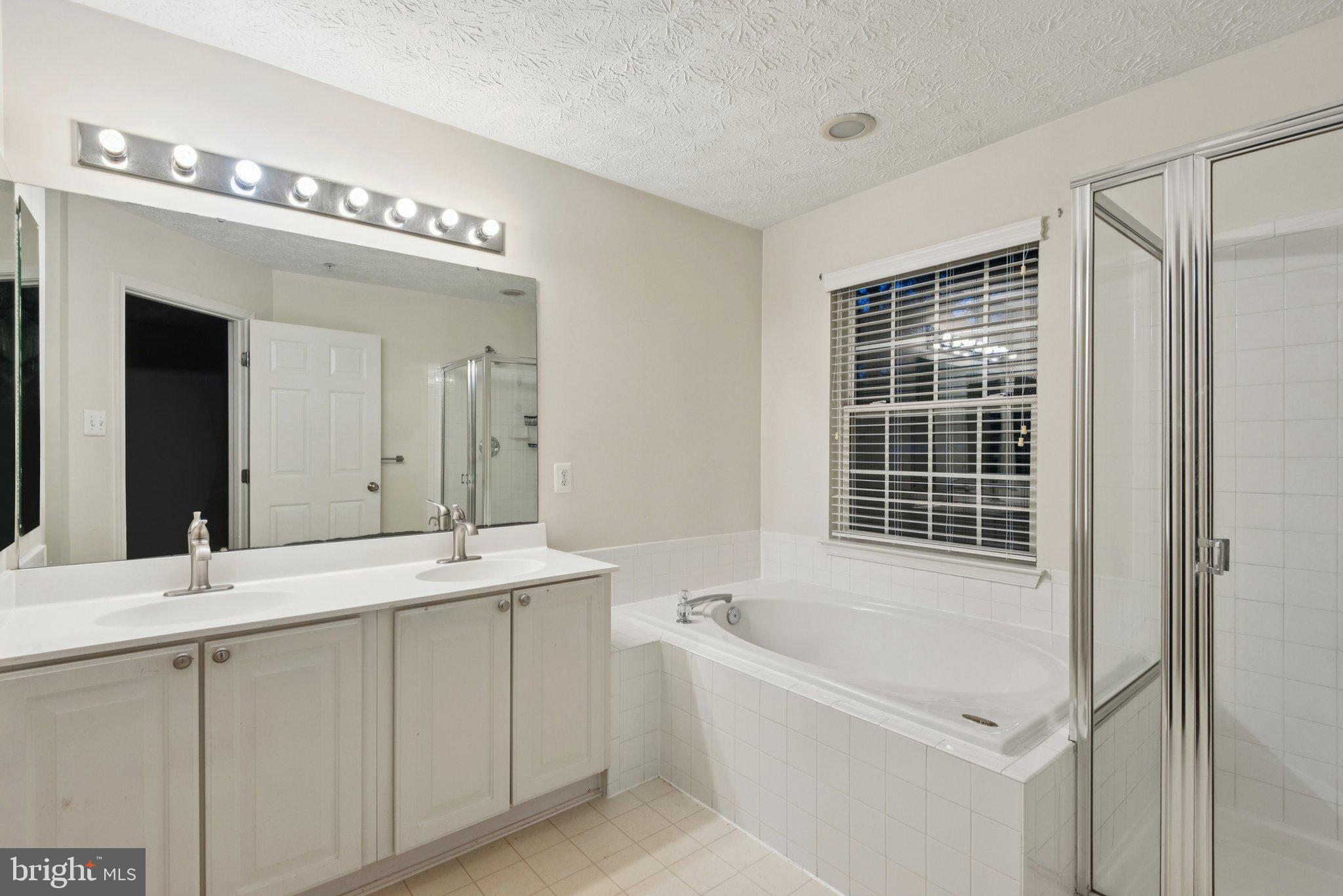 PAPILLON - Residential Lease