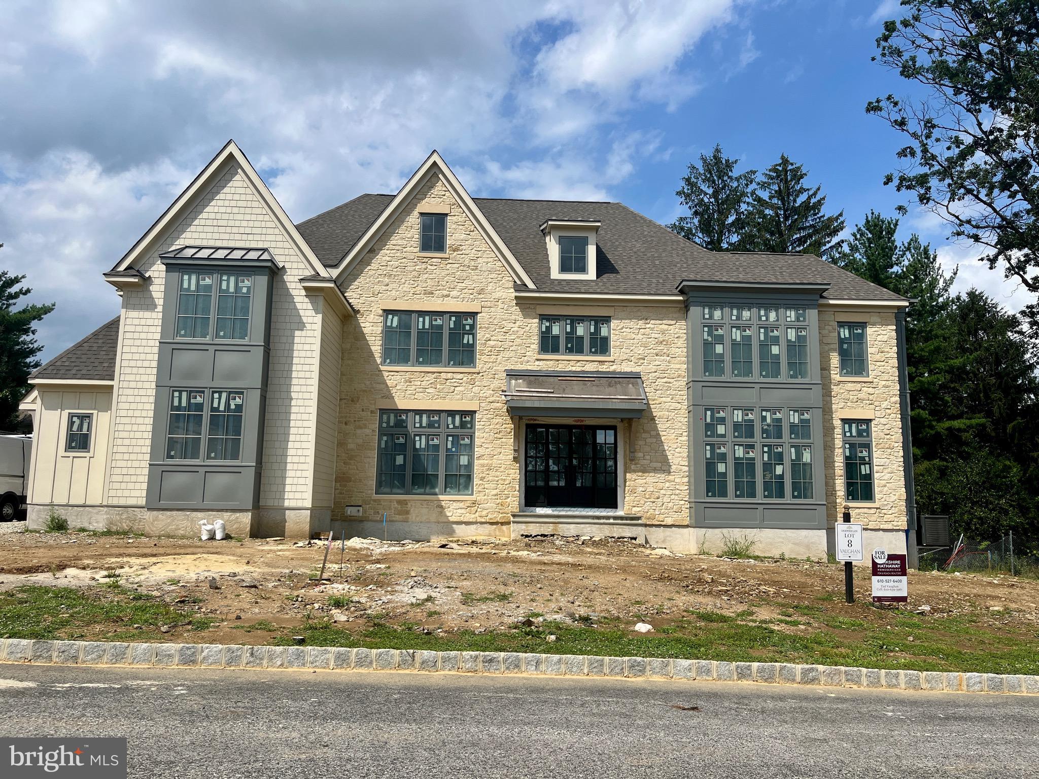 8 LOCKWOOD LANE
