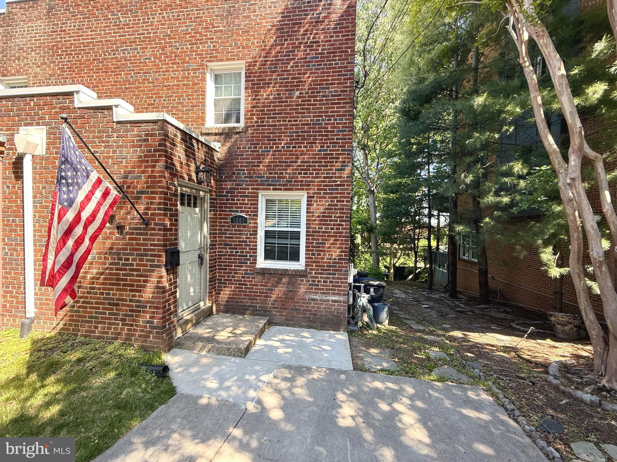 1601 N COLONIAL TERRACE
