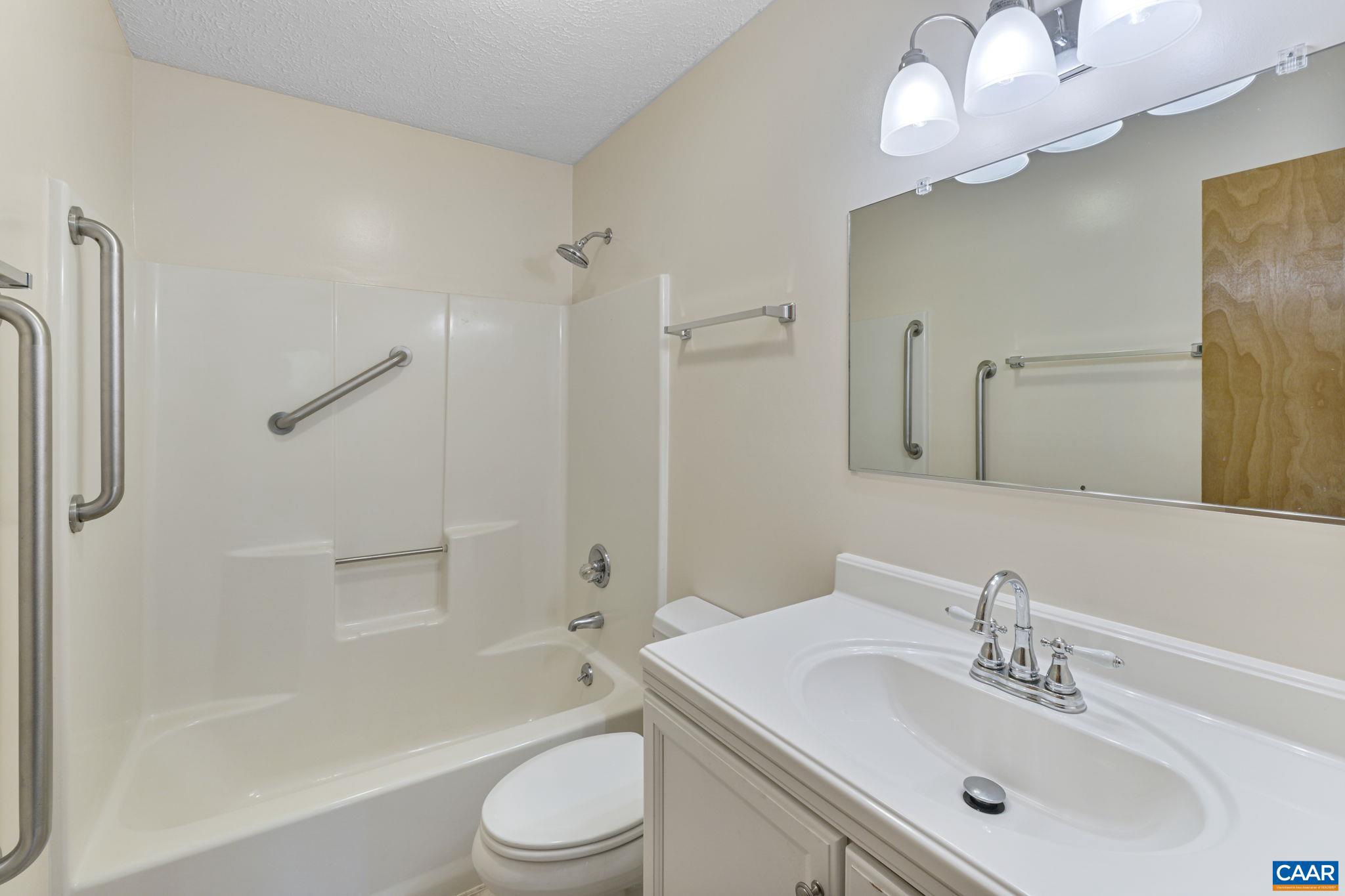 LAKE MONTICELLO - Residential