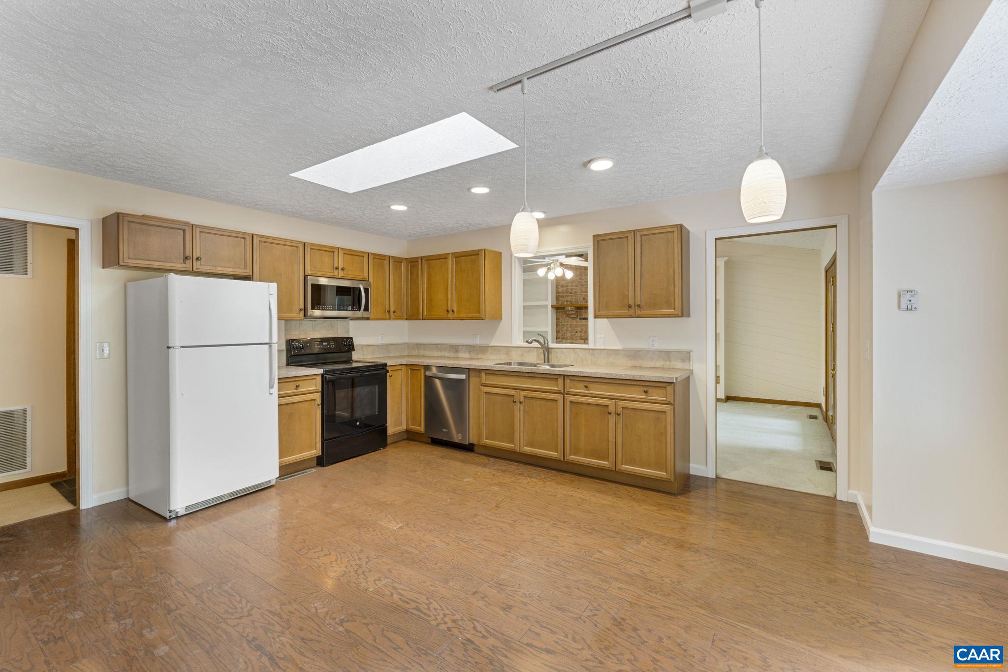 LAKE MONTICELLO - Residential