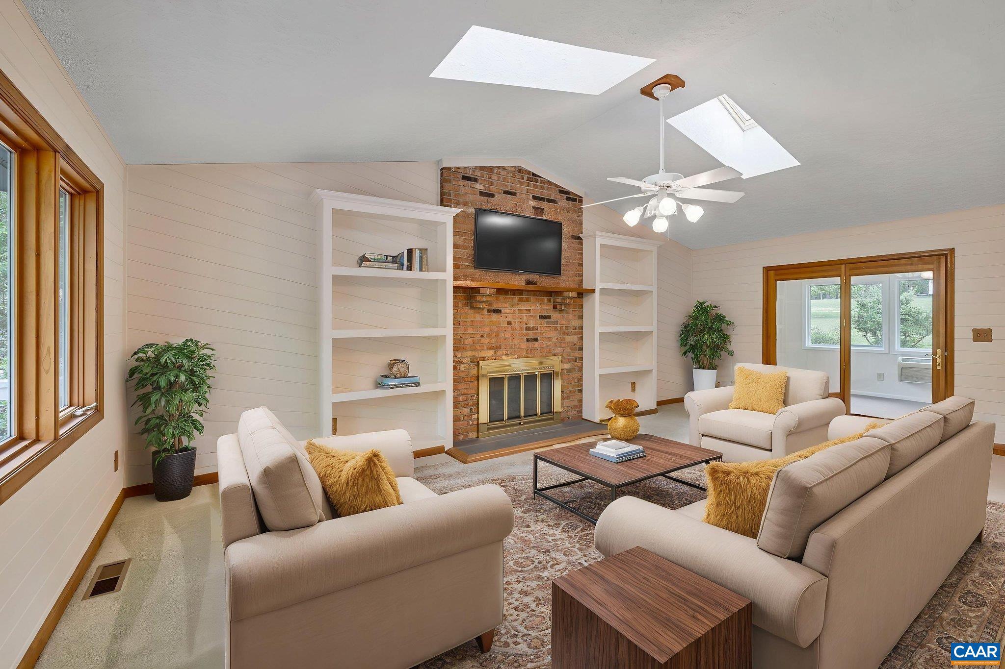 LAKE MONTICELLO - Residential