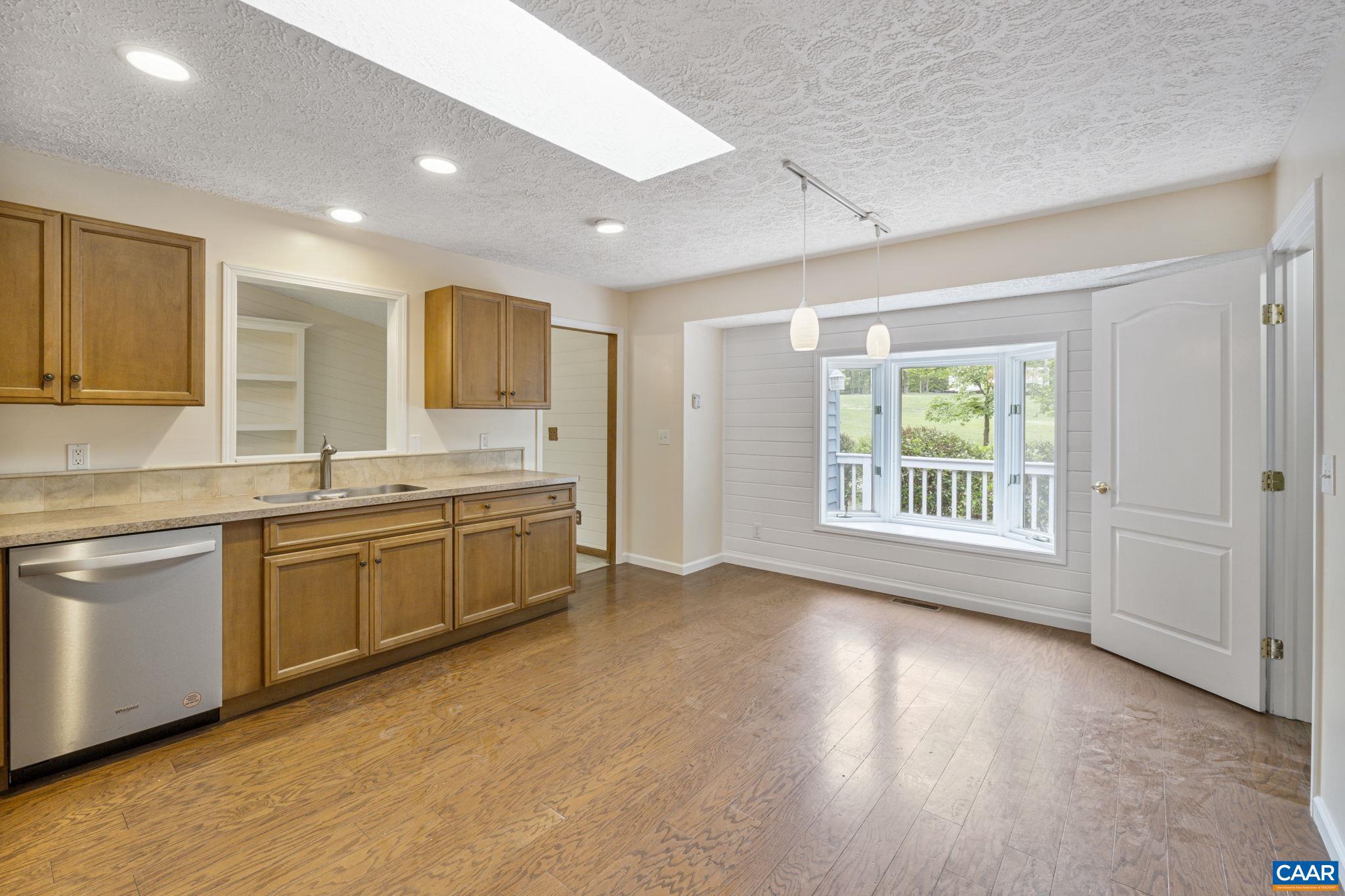 LAKE MONTICELLO - Residential