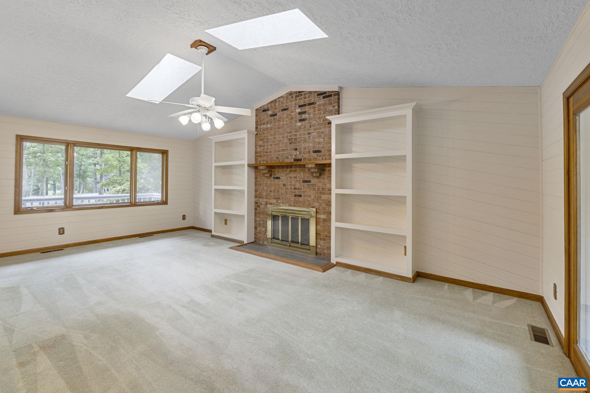 LAKE MONTICELLO - Residential