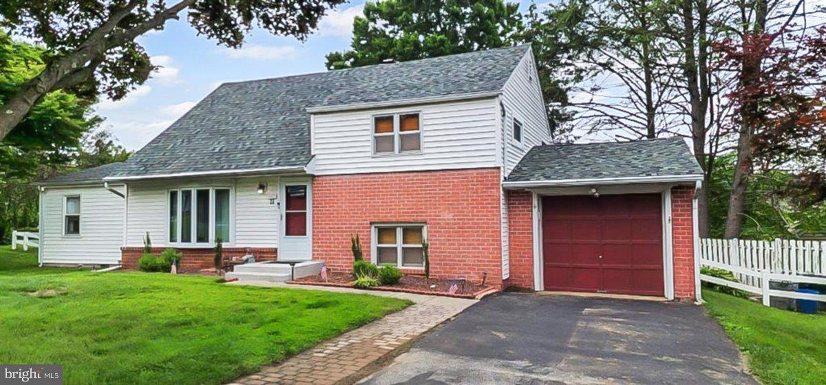 11 STRATFORD DRIVE