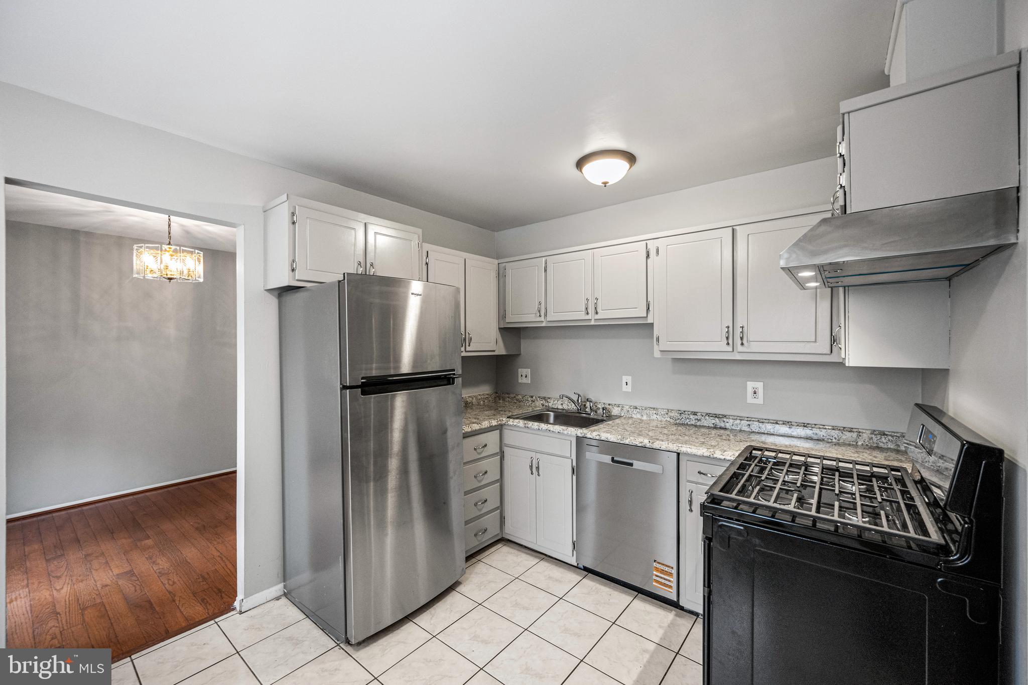 COLLEGE SQUARE - Residential