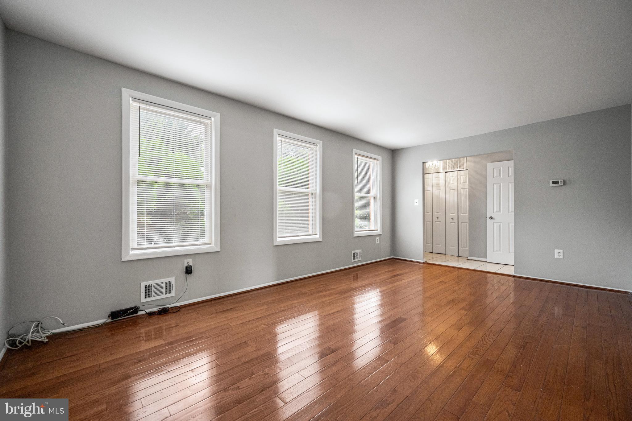 COLLEGE SQUARE - Residential