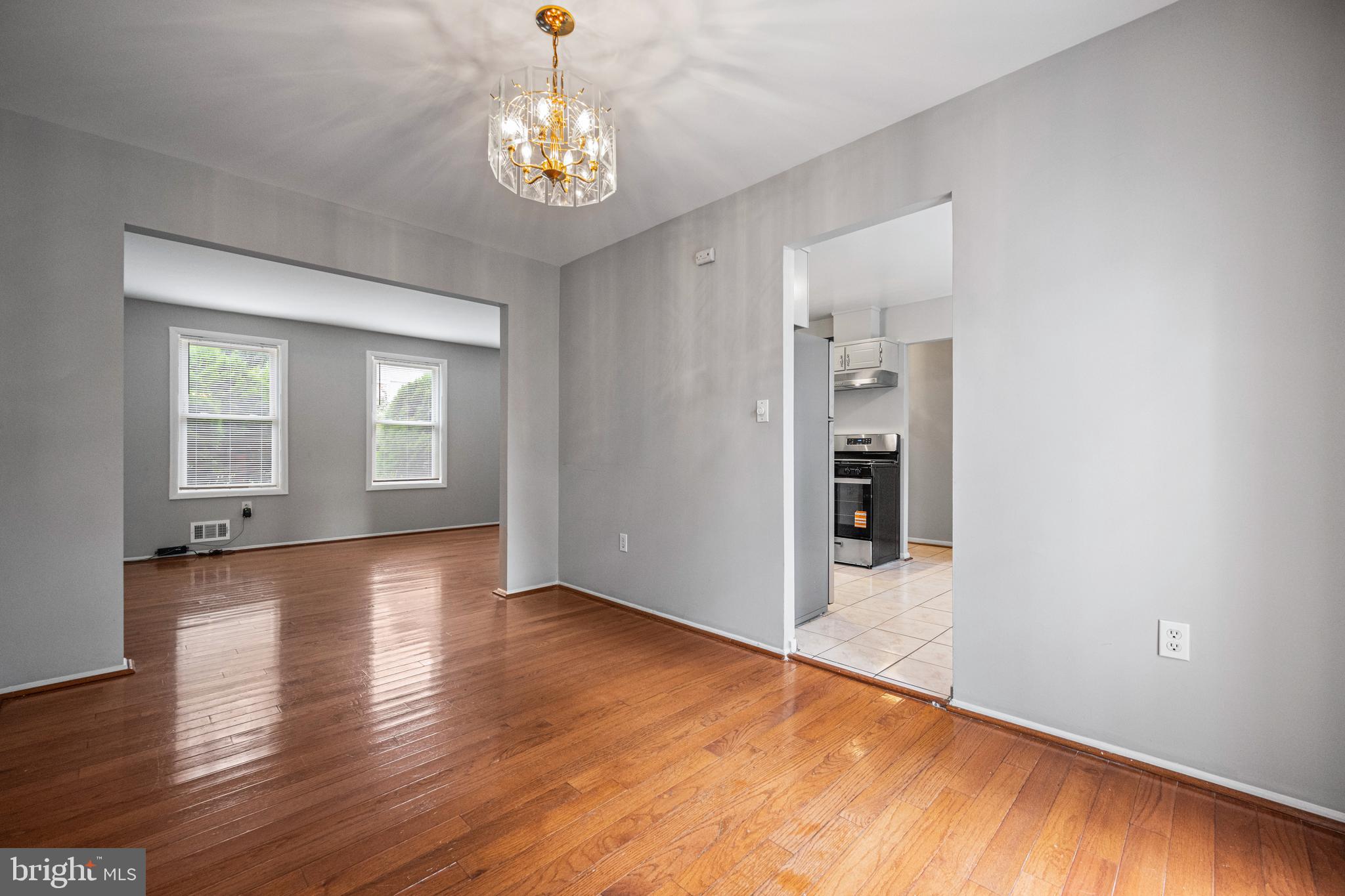 COLLEGE SQUARE - Residential