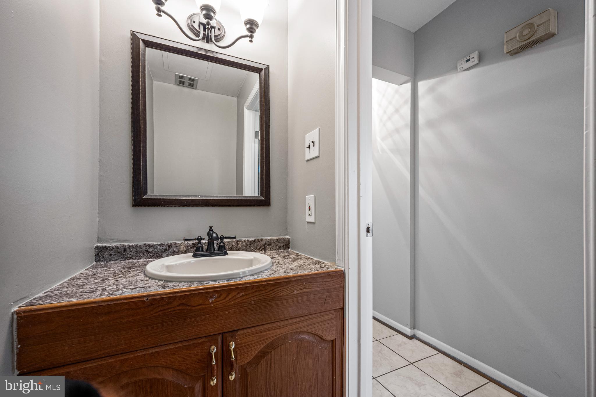 COLLEGE SQUARE - Residential