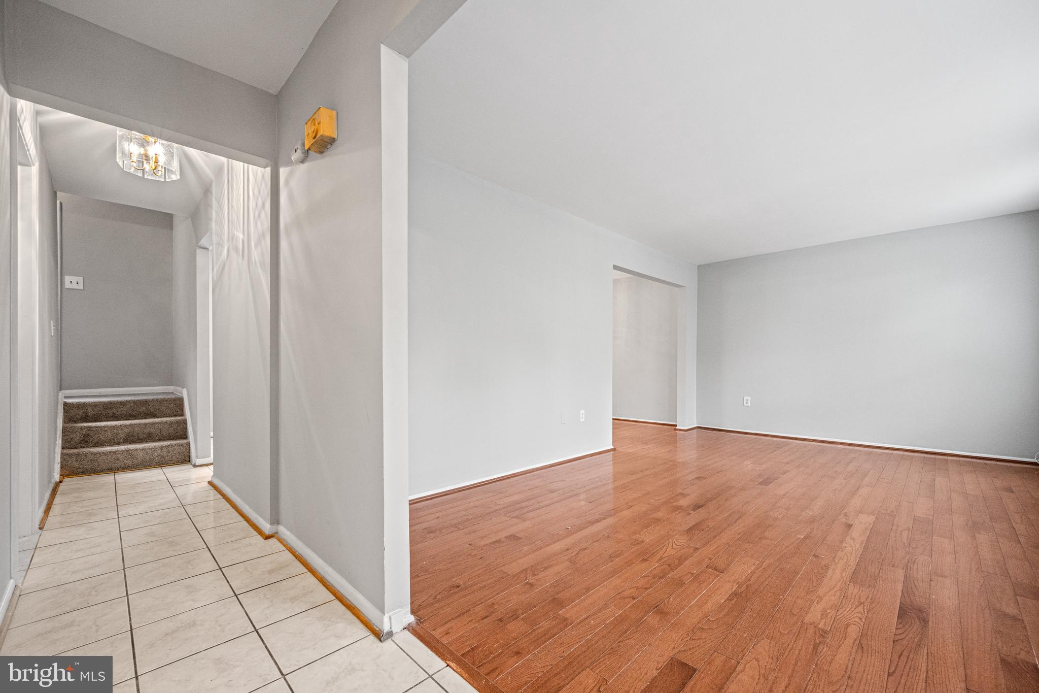 COLLEGE SQUARE - Residential