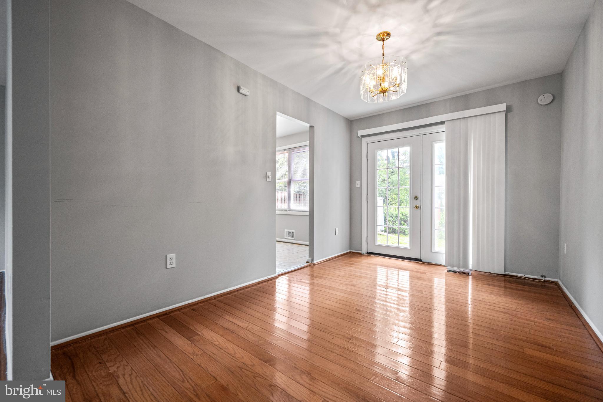 COLLEGE SQUARE - Residential