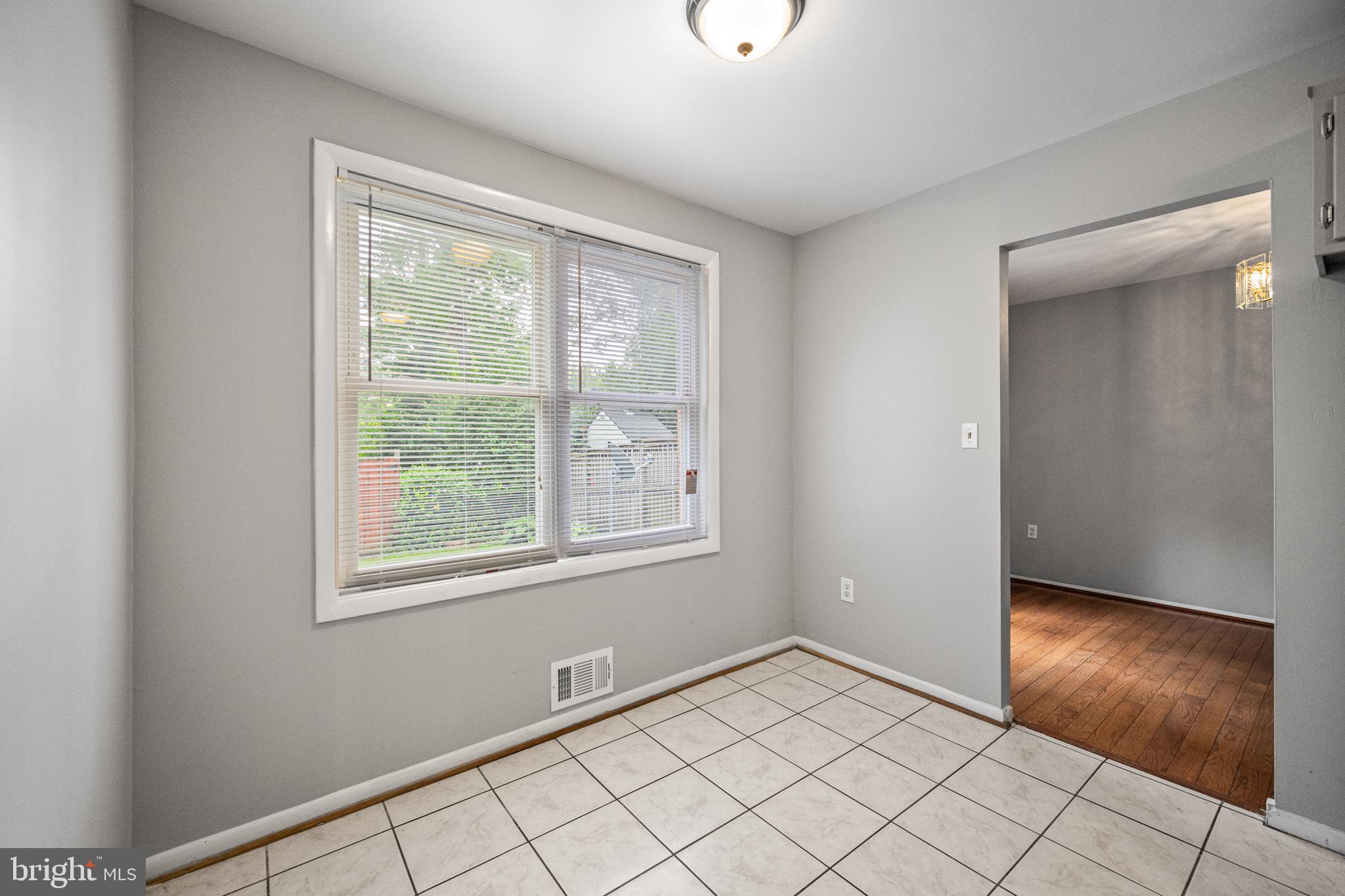 COLLEGE SQUARE - Residential