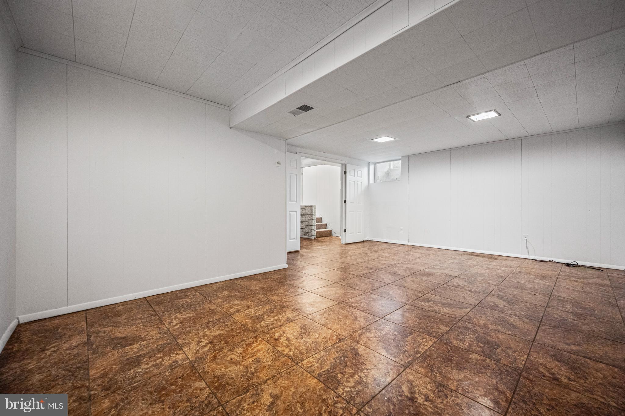 COLLEGE SQUARE - Residential