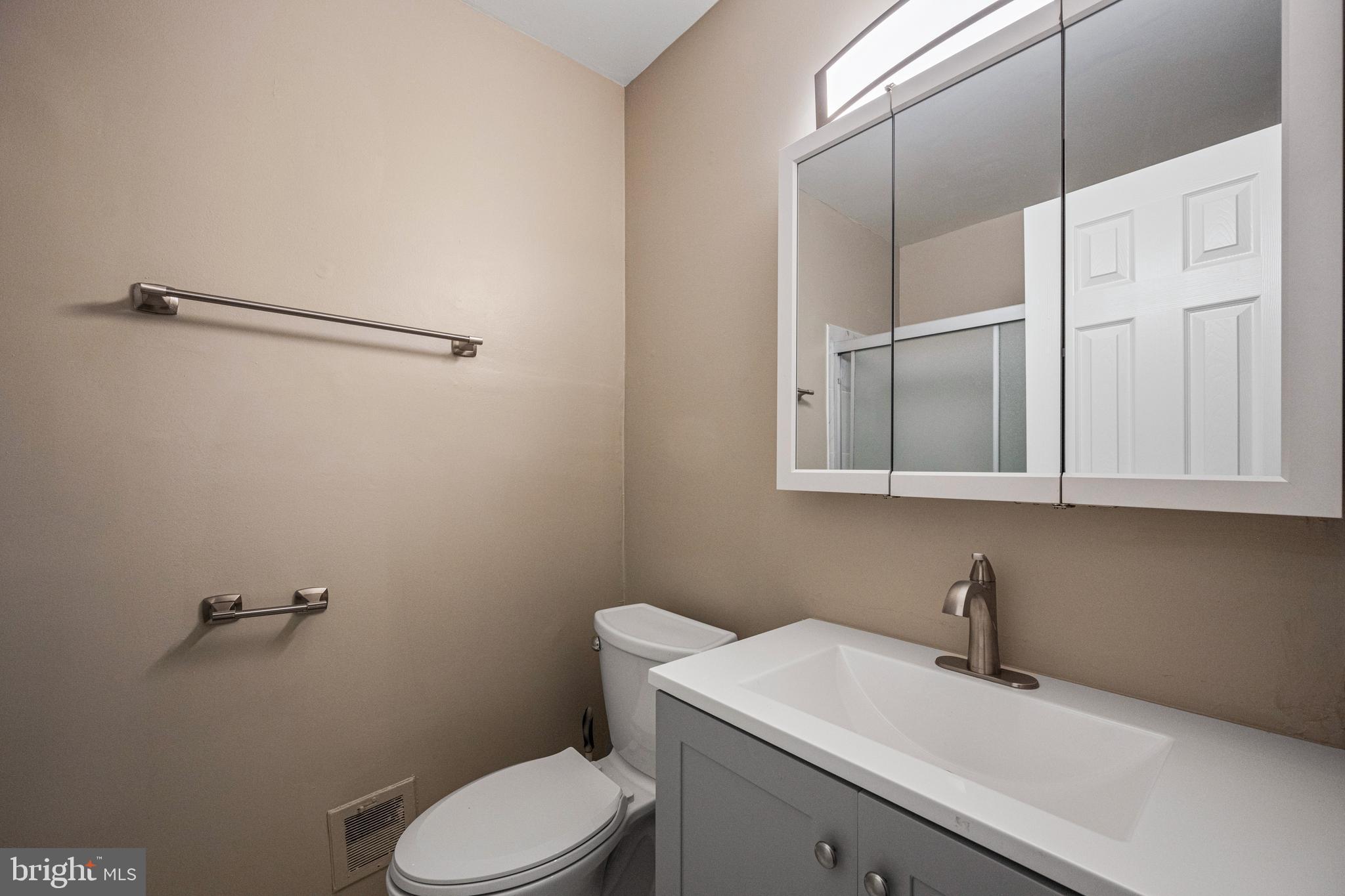 COLLEGE SQUARE - Residential