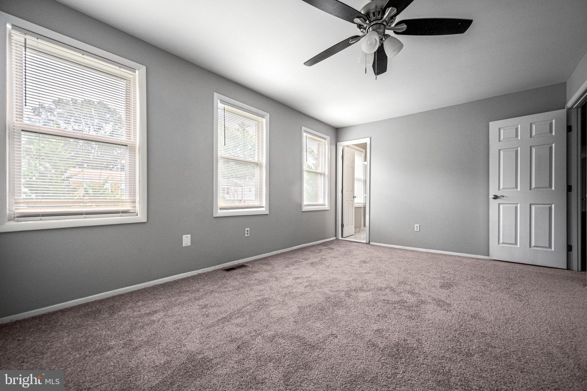 COLLEGE SQUARE - Residential