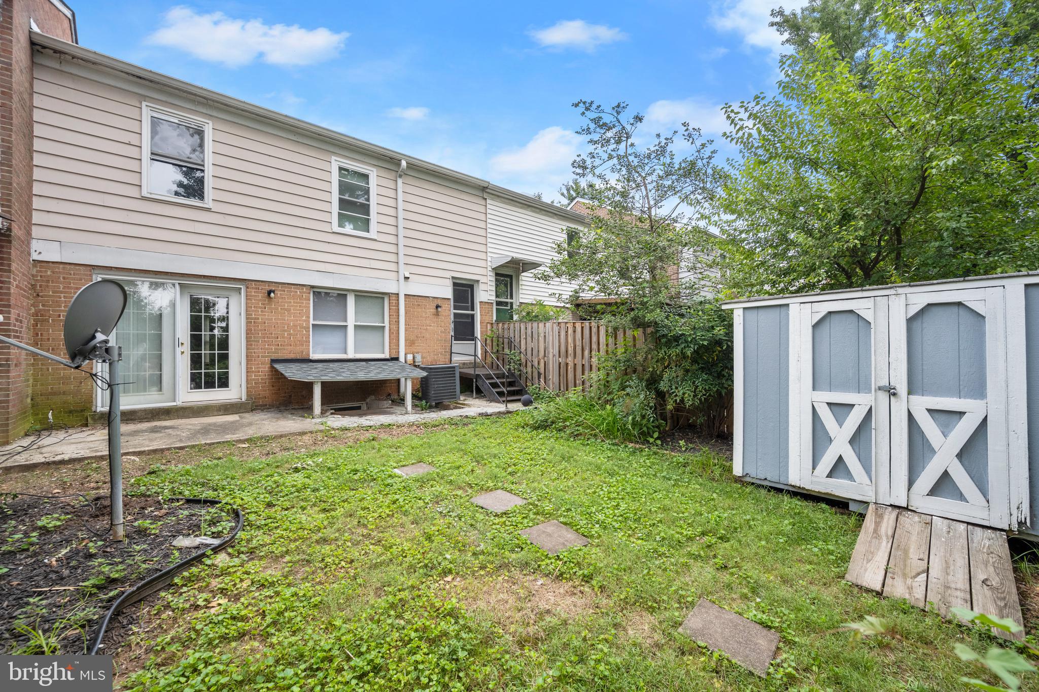 COLLEGE SQUARE - Residential