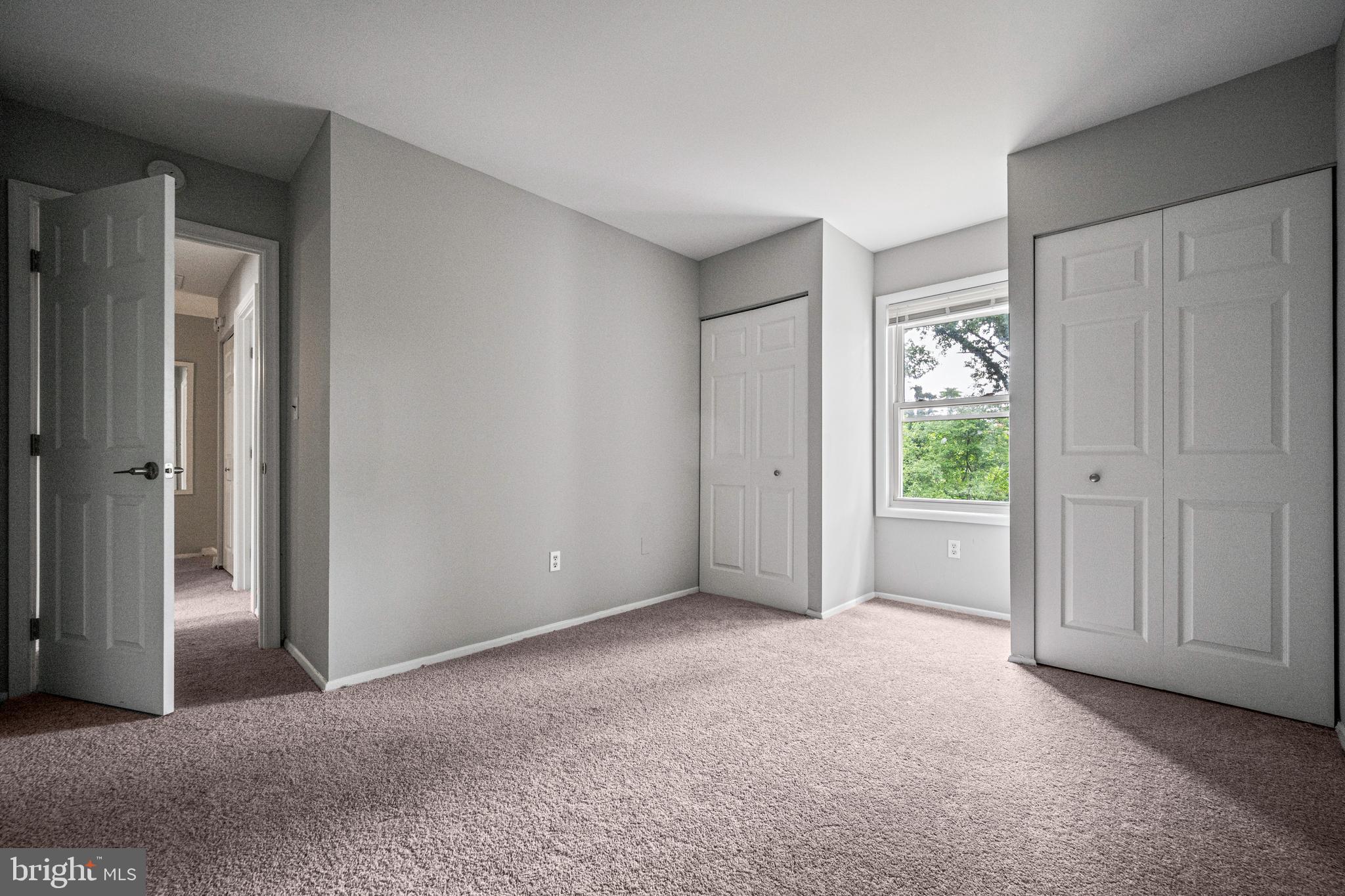 COLLEGE SQUARE - Residential