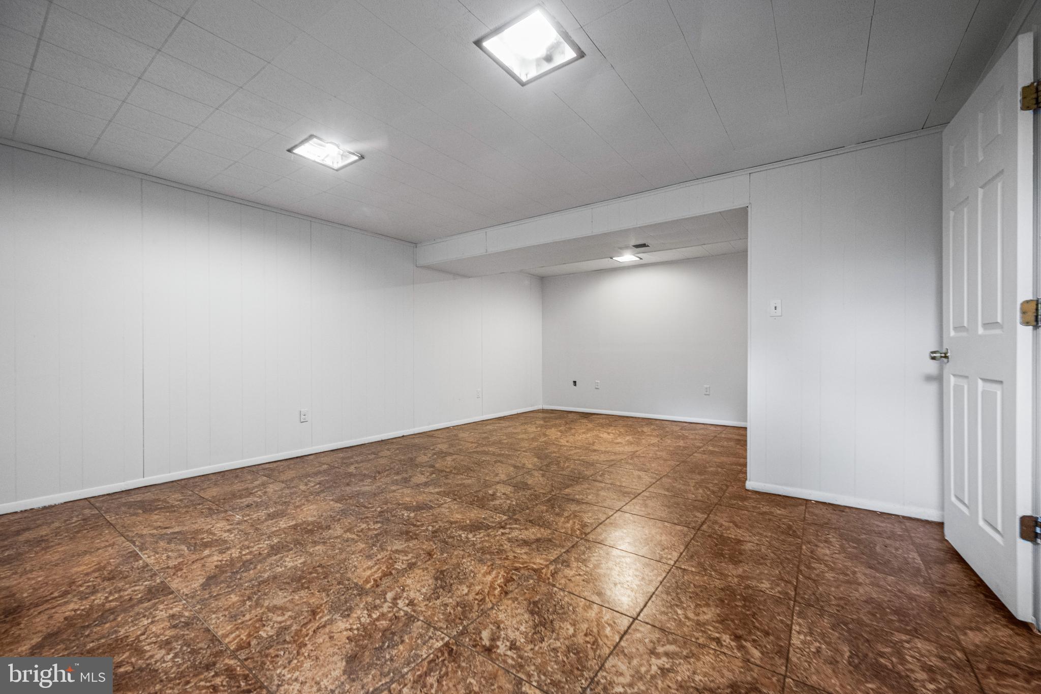 COLLEGE SQUARE - Residential