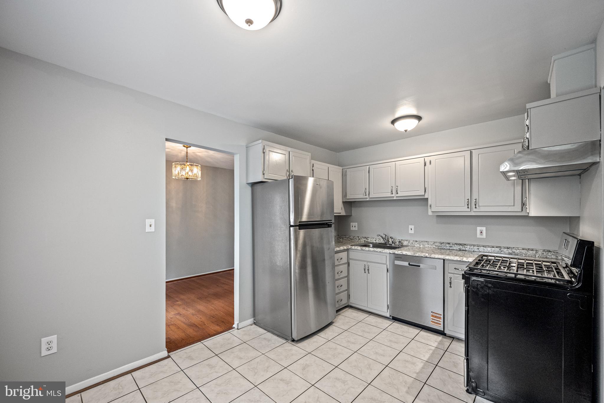 COLLEGE SQUARE - Residential