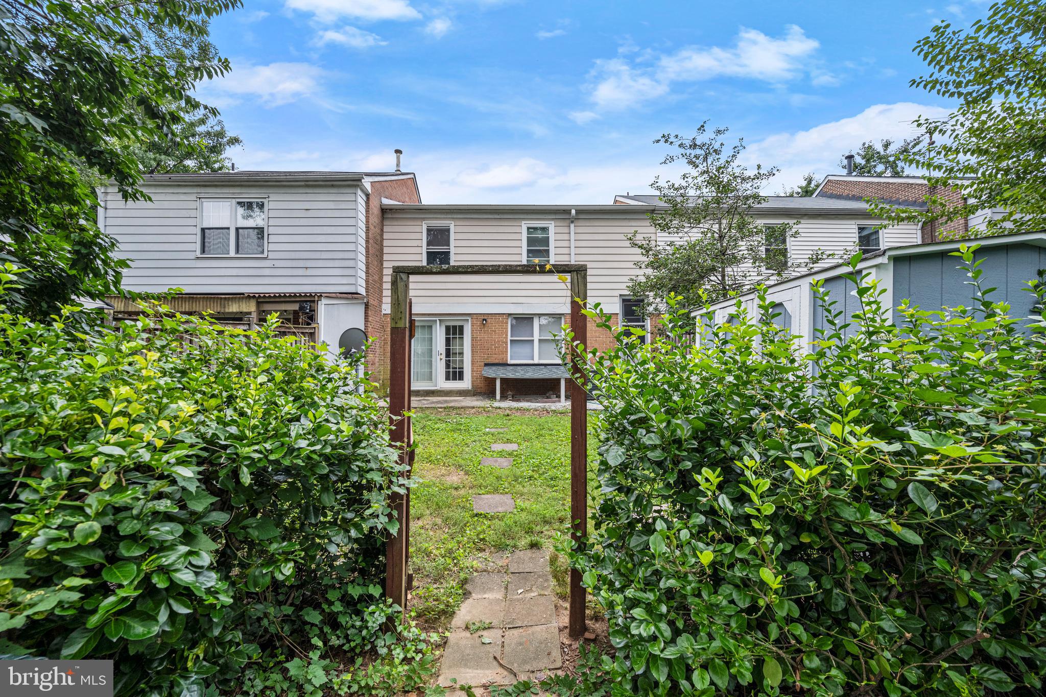 COLLEGE SQUARE - Residential