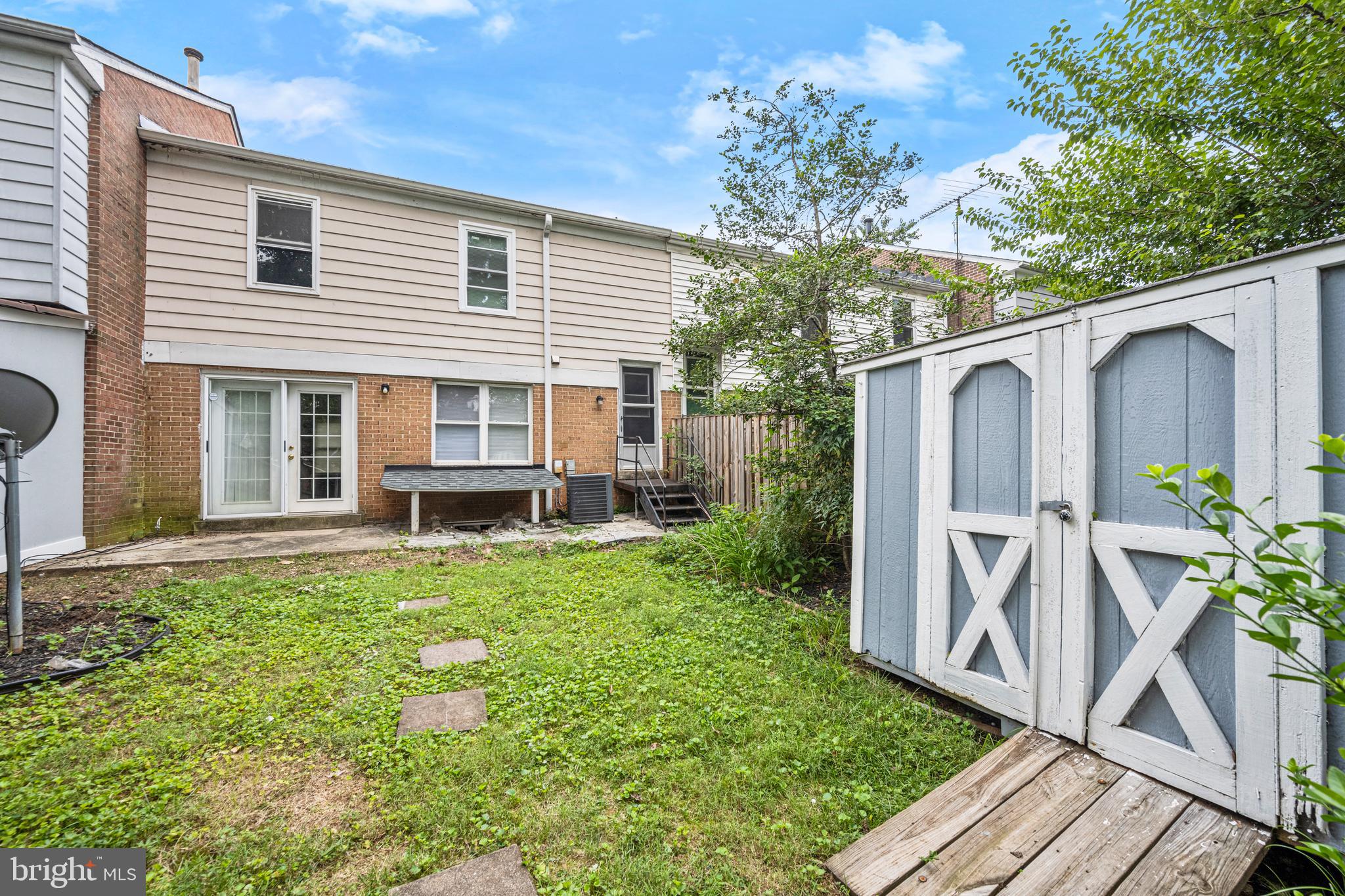 COLLEGE SQUARE - Residential