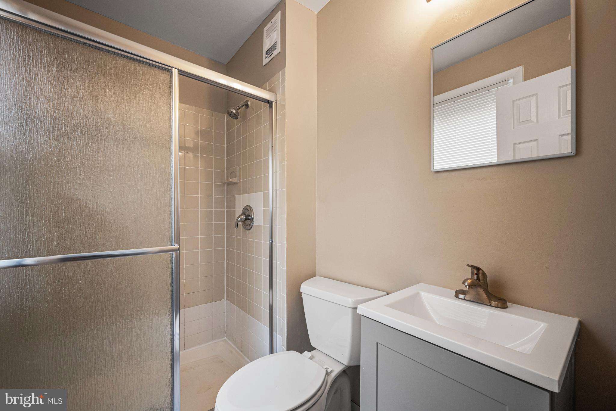 COLLEGE SQUARE - Residential