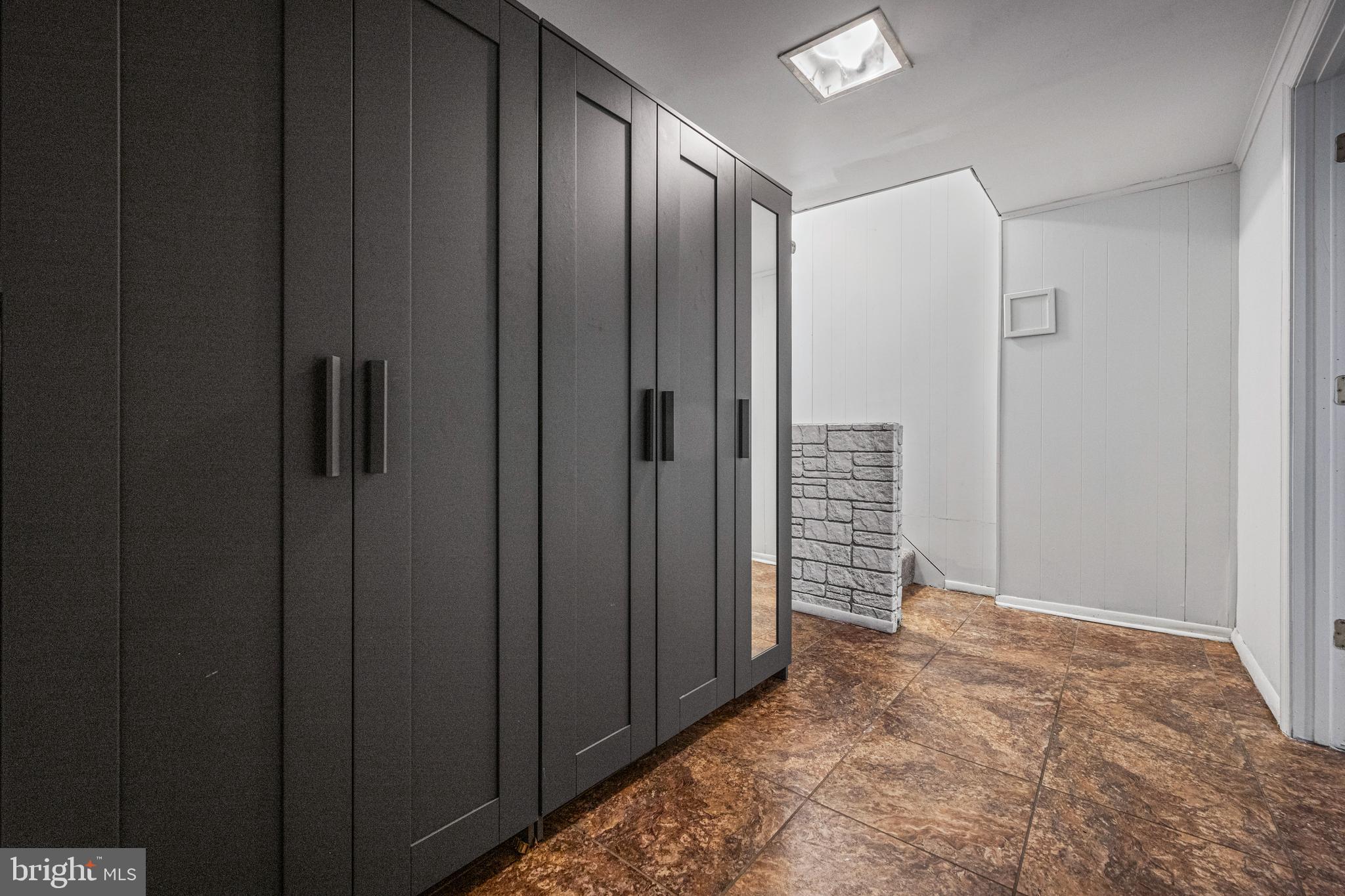 COLLEGE SQUARE - Residential