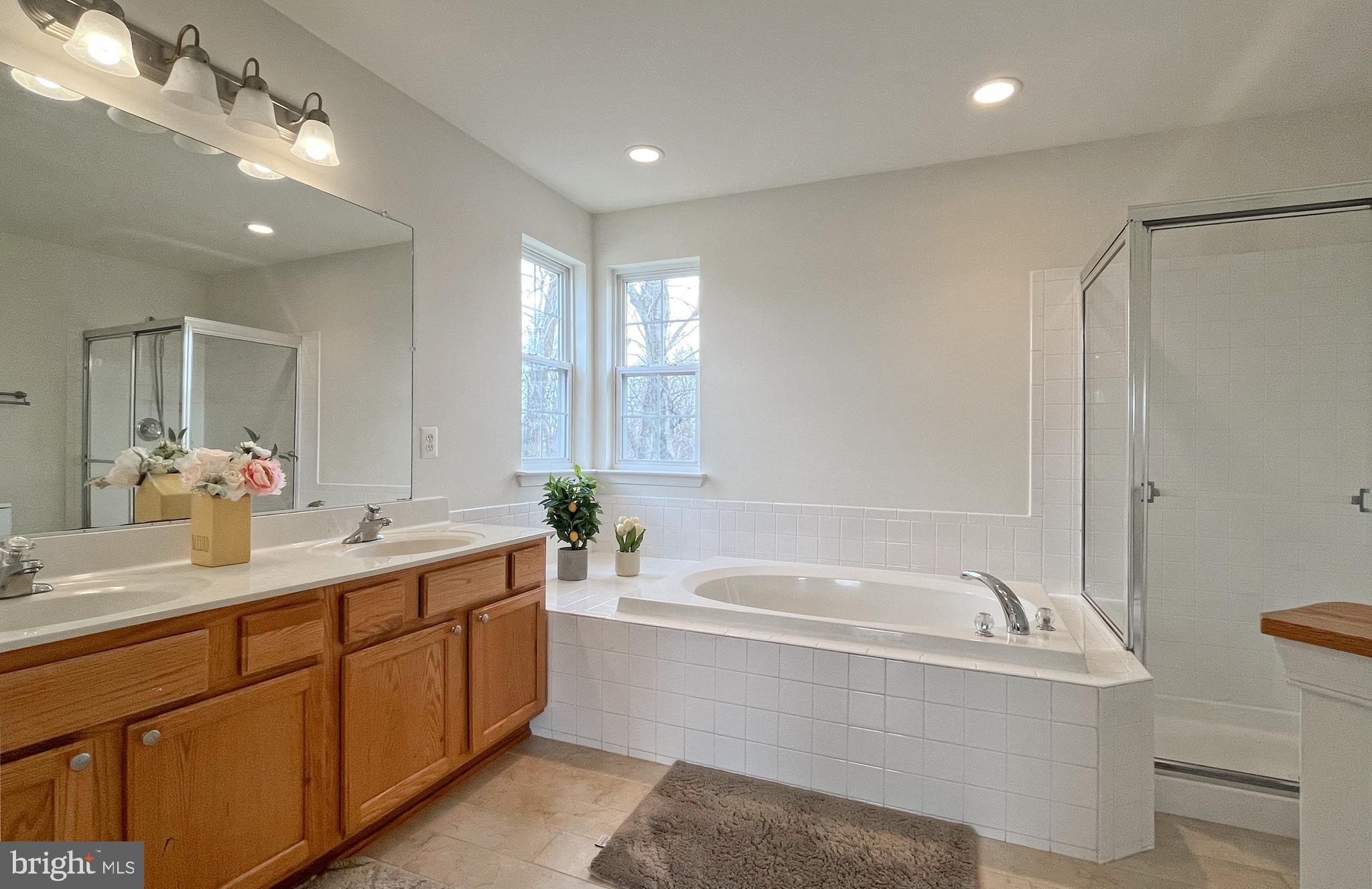 COLONIAL ESTATES - Residential