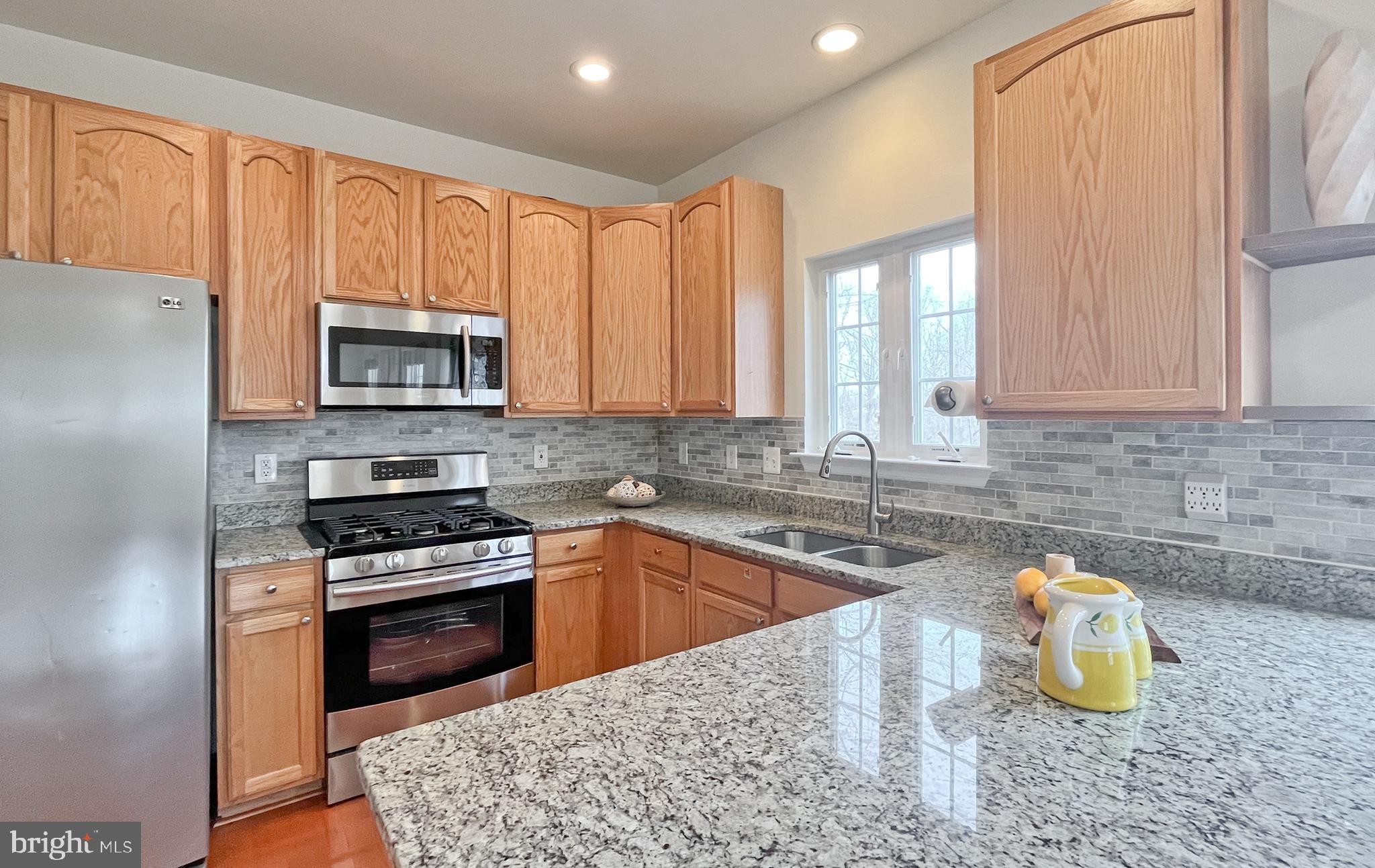 COLONIAL ESTATES - Residential