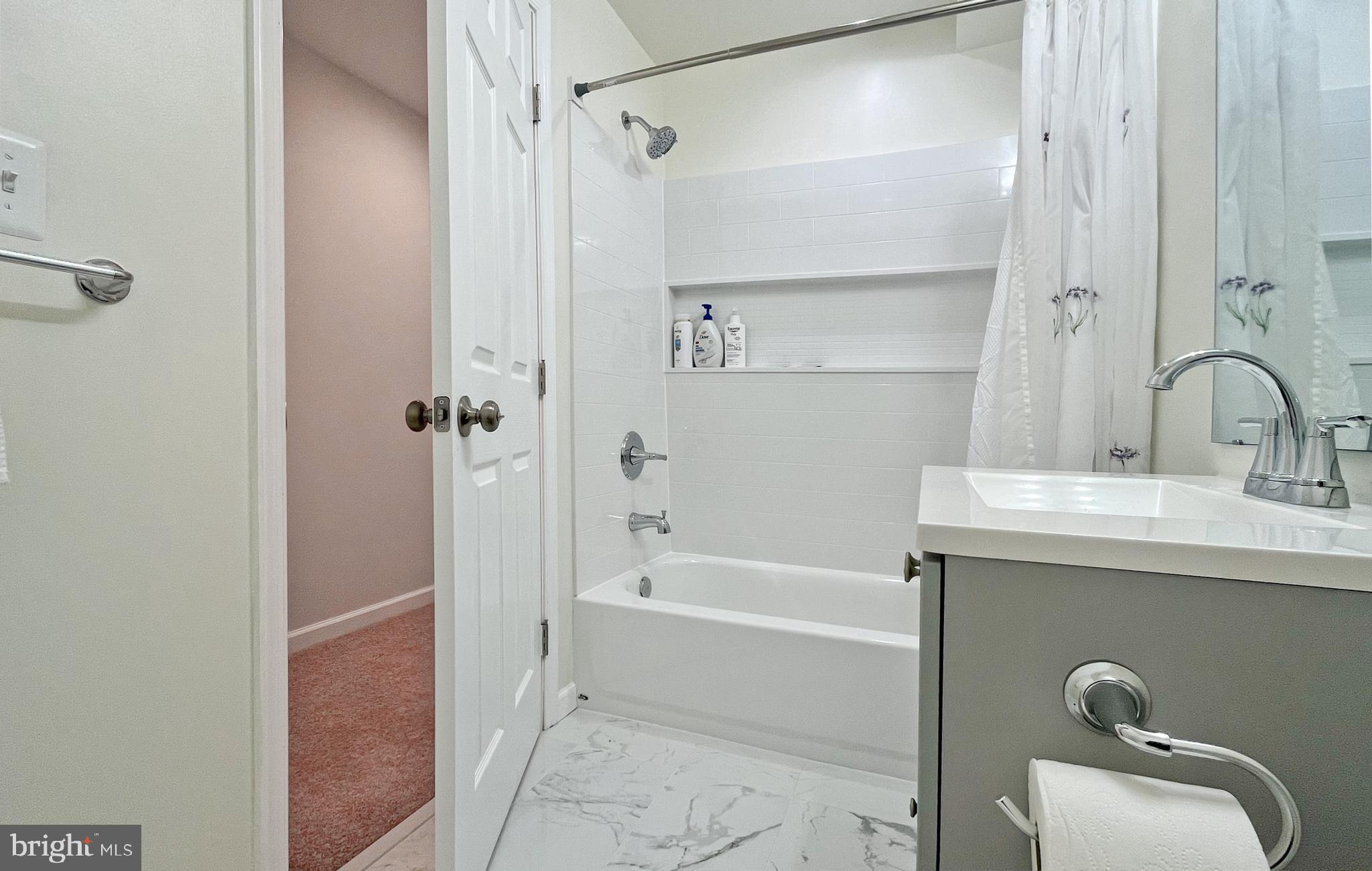 COLONIAL ESTATES - Residential