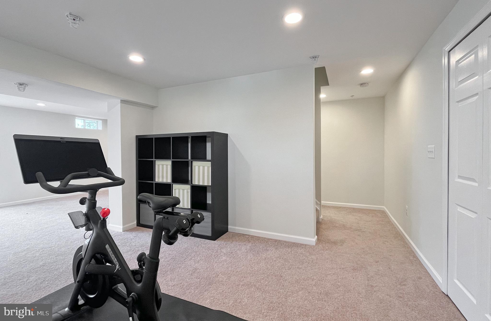 COLONIAL ESTATES - Residential