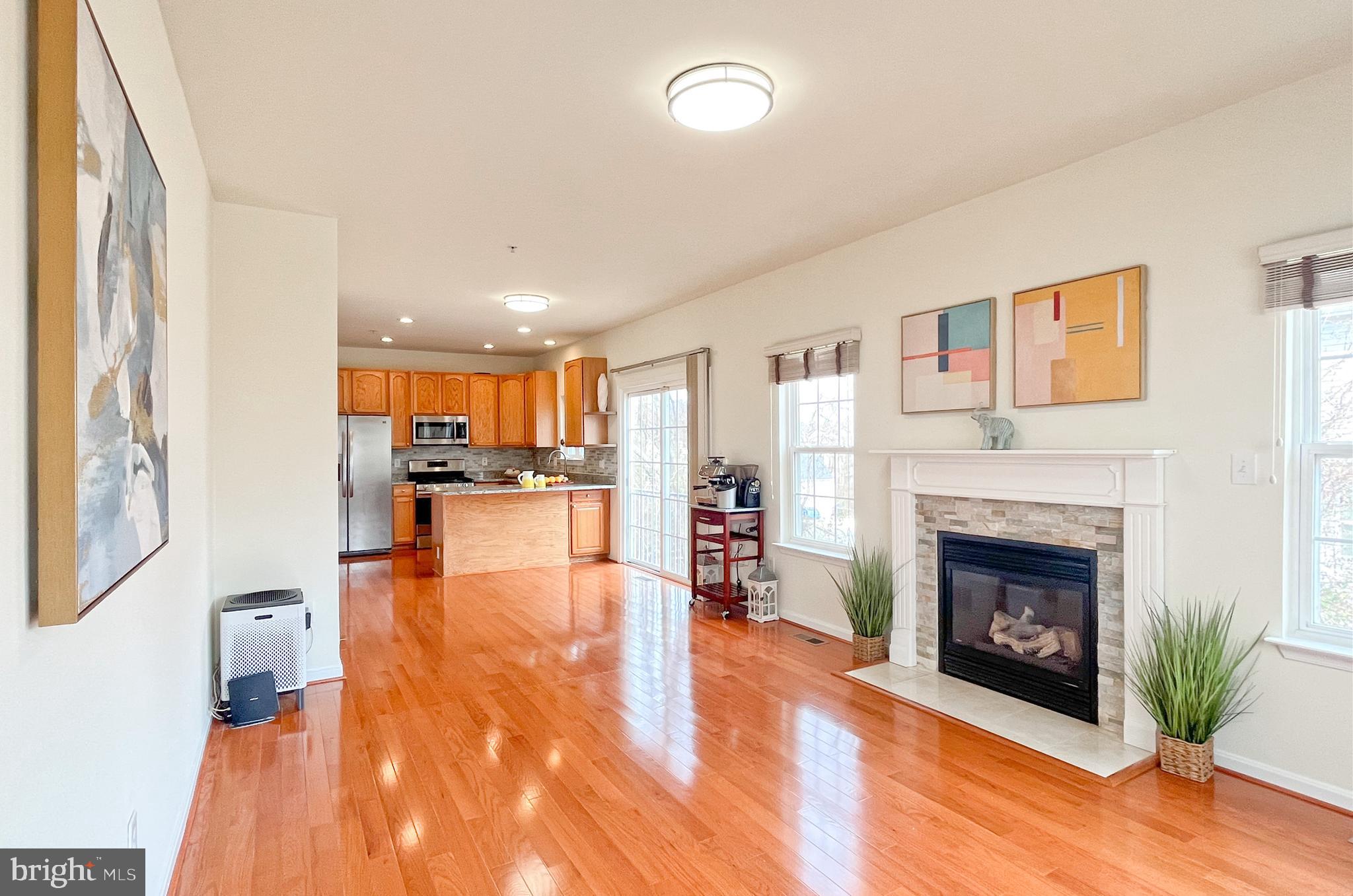 COLONIAL ESTATES - Residential