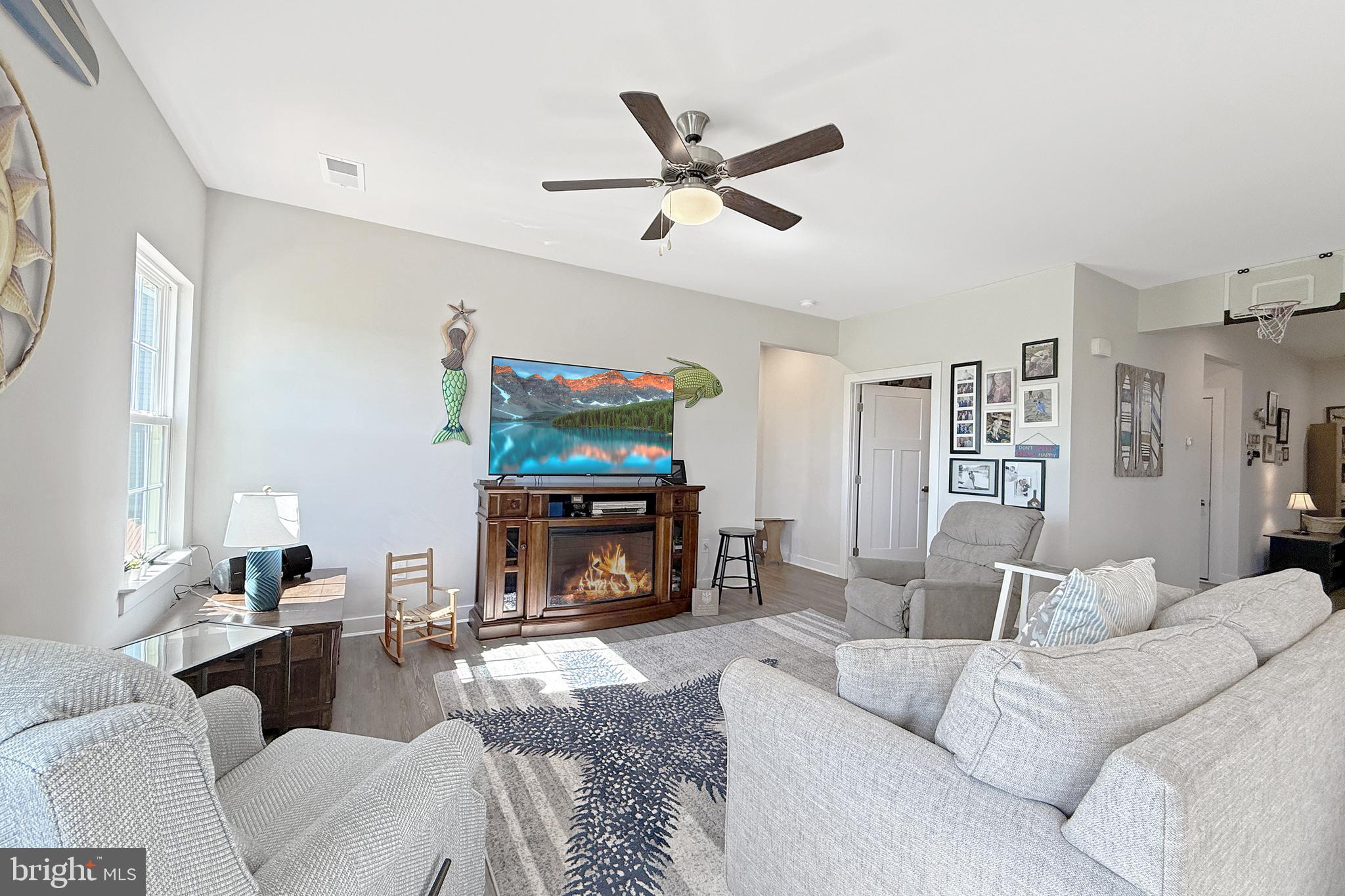 PELICAN POINT - Residential