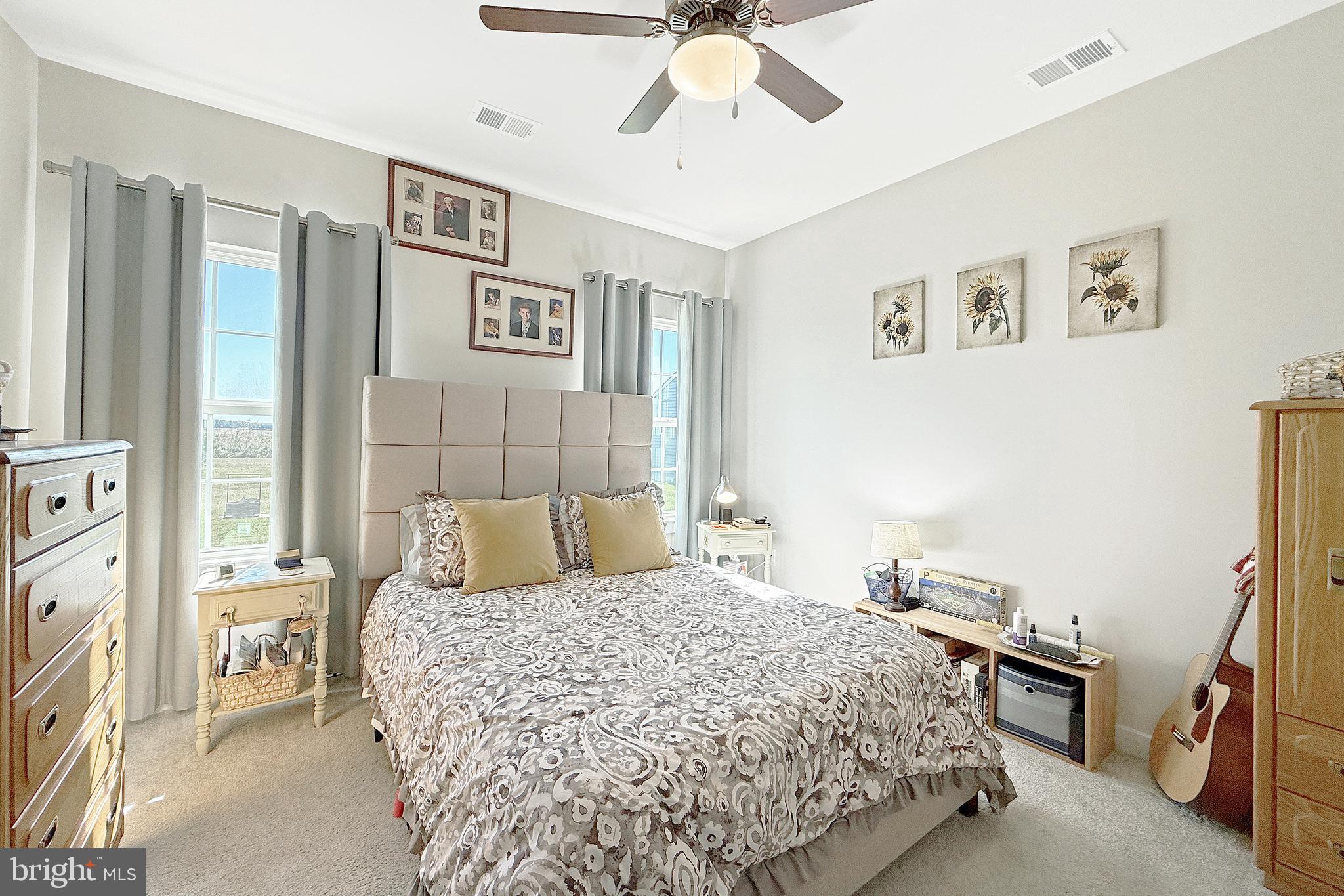 PELICAN POINT - Residential