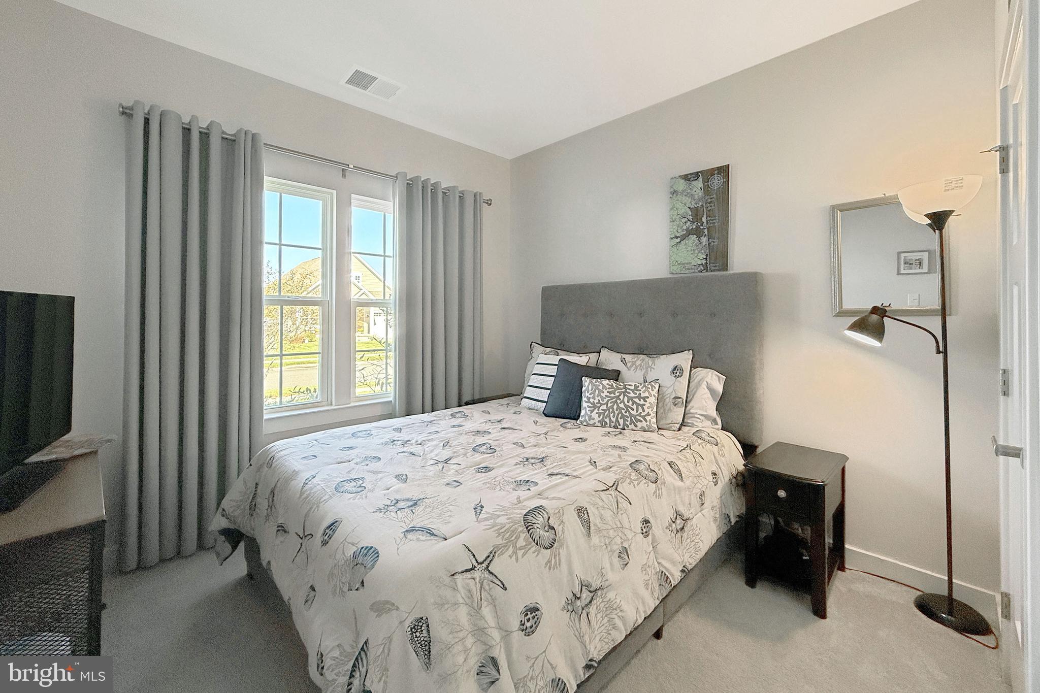 PELICAN POINT - Residential