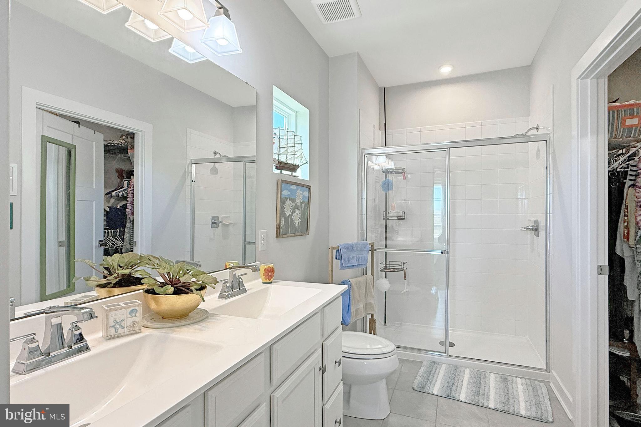 PELICAN POINT - Residential