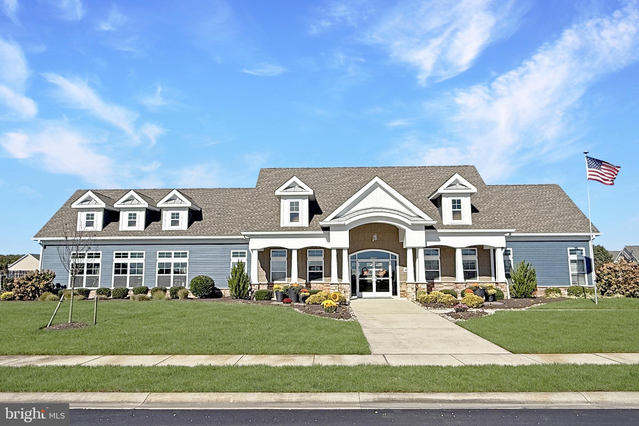 PELICAN POINT - Residential