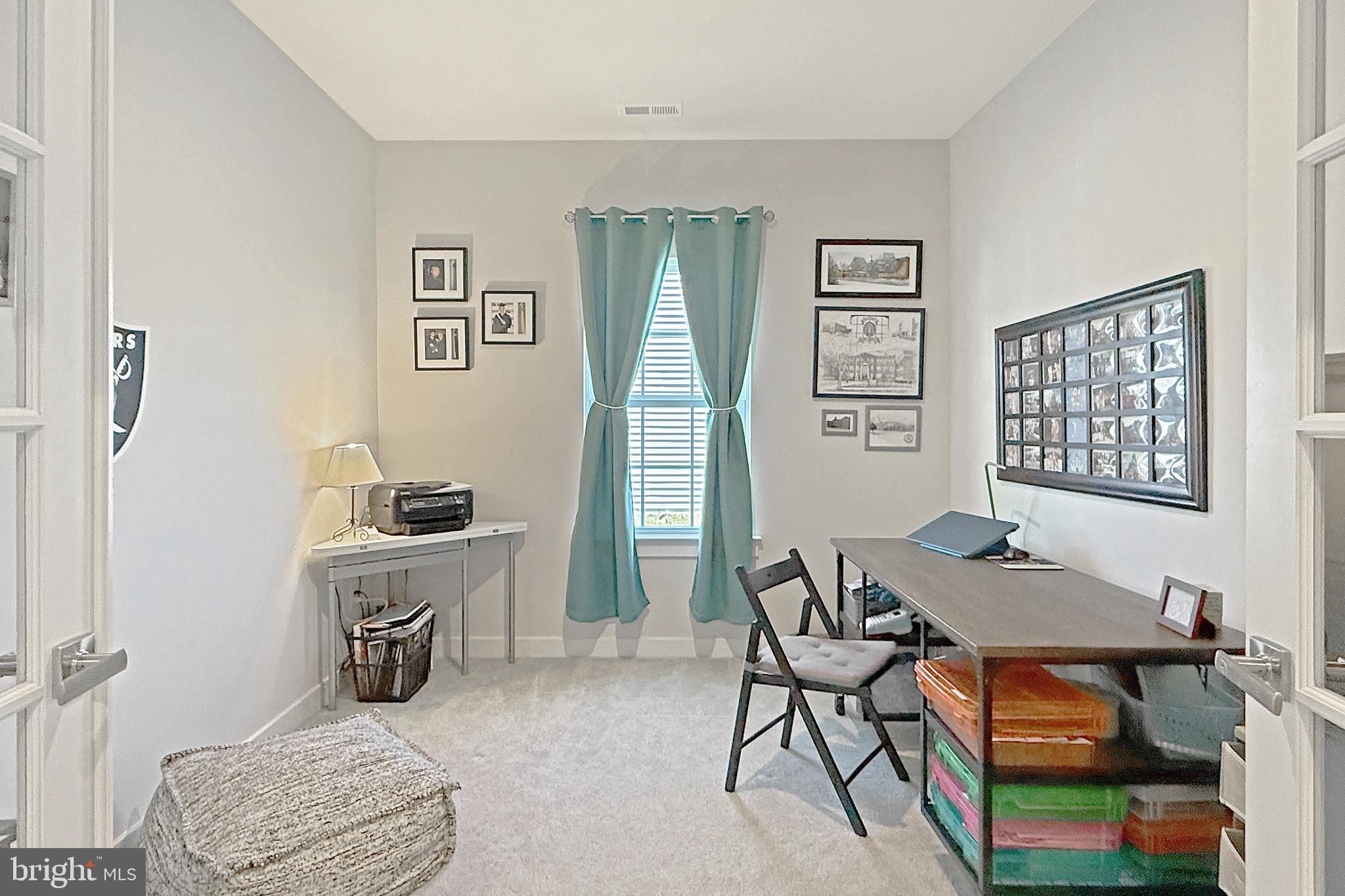 PELICAN POINT - Residential