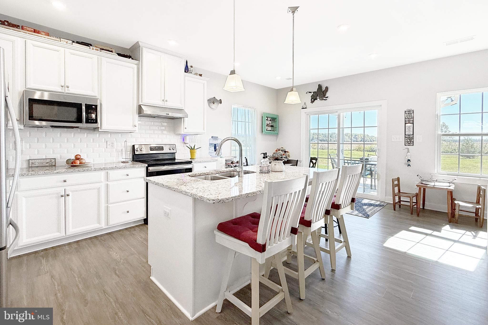 PELICAN POINT - Residential