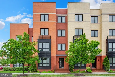 2117 Richmond Highway Unit 102, Alexandria, VA MLS: VAAX2045326